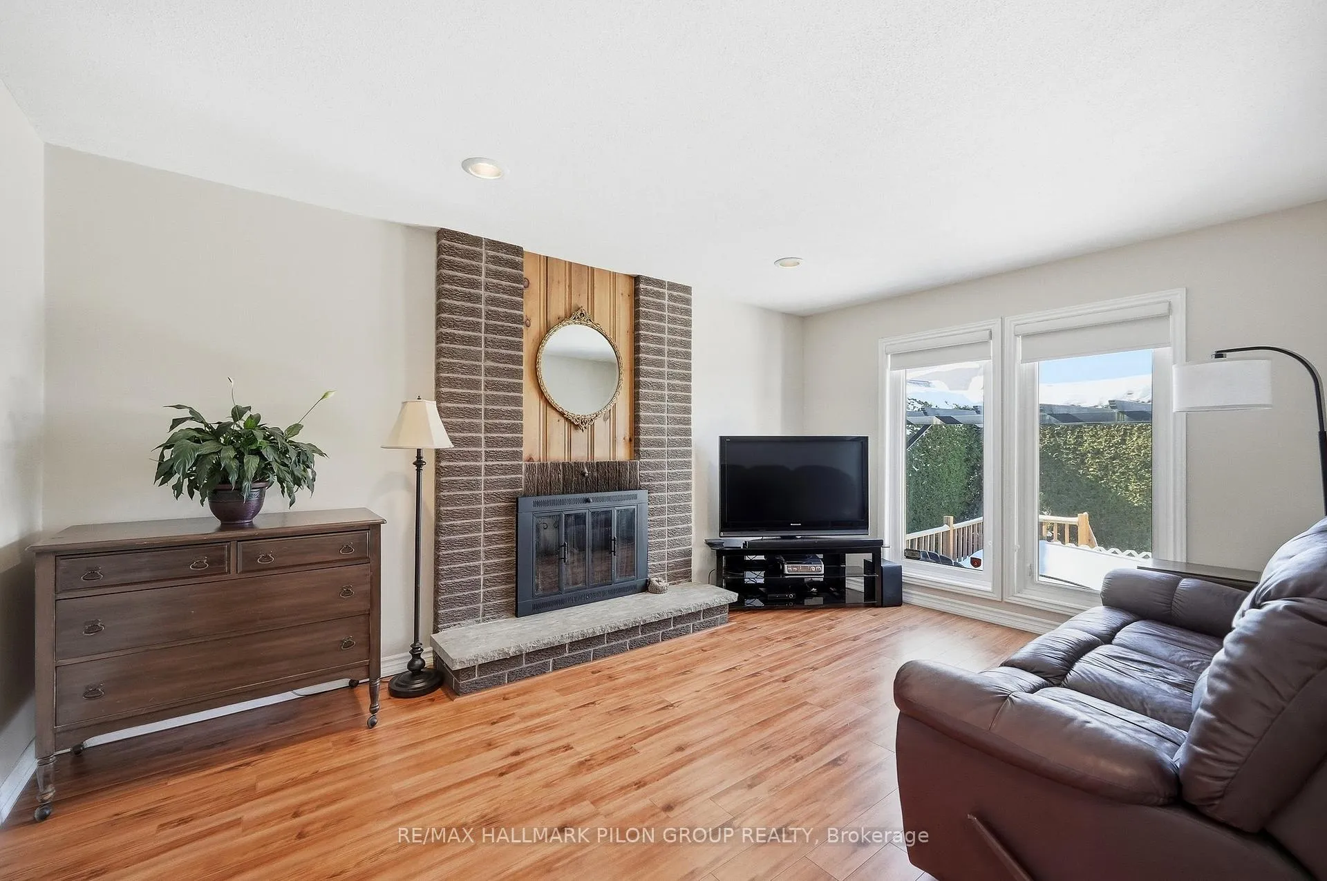 Photo 3 of 1354 Mountainside Crescent, Ottawa, Bilberry Creek/Queenswood Heights — HOMEH