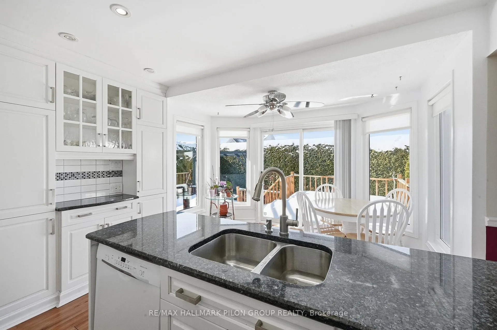 Photo 6 of 1354 Mountainside Crescent, Ottawa, Bilberry Creek/Queenswood Heights — HOMEH