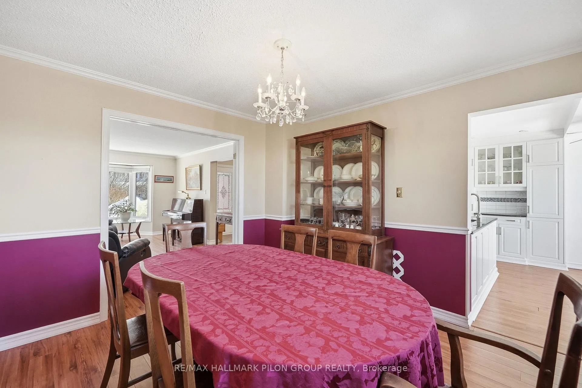 Photo 9 of 1354 Mountainside Crescent, Ottawa, Bilberry Creek/Queenswood Heights — HOMEH