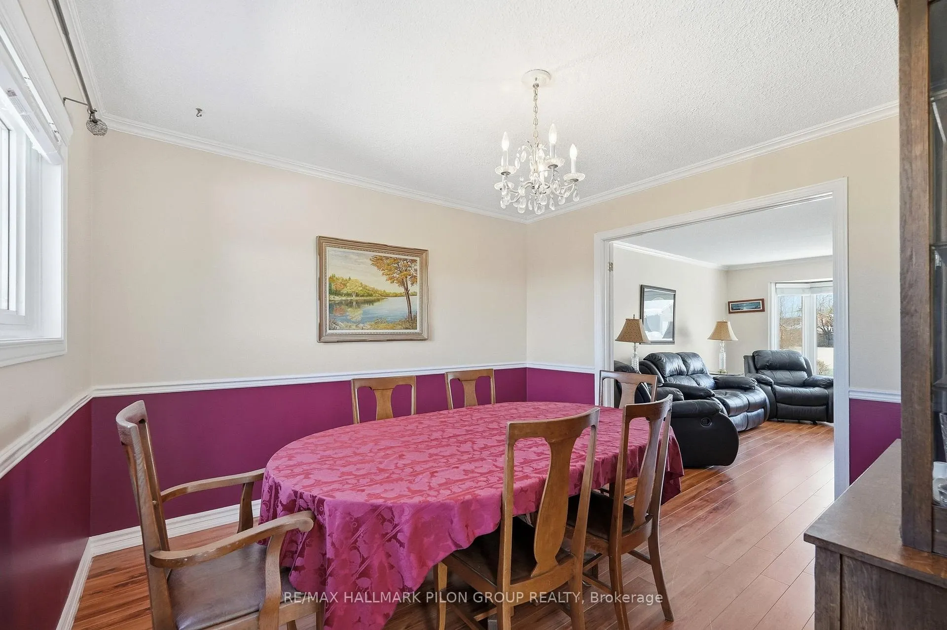 Photo 10 of 1354 Mountainside Crescent, Ottawa, Bilberry Creek/Queenswood Heights — HOMEH