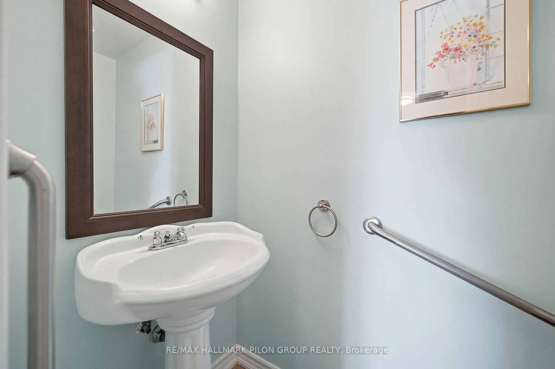 Photo 13 of 1354 Mountainside Crescent, Ottawa, Bilberry Creek/Queenswood Heights — HOMEH