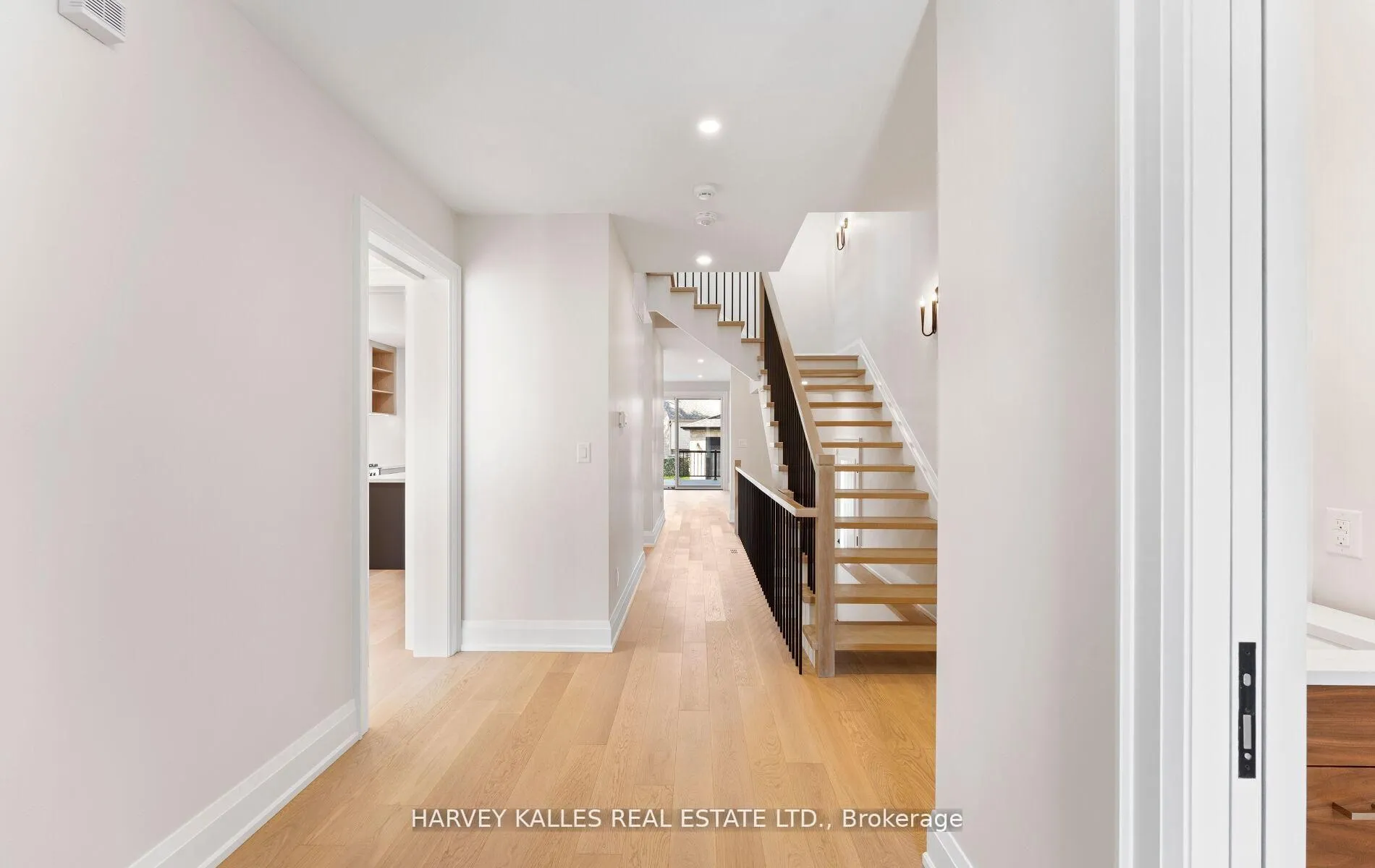 Photo 6 of 94 Prince Edward Drive S, Etobicoke, Stonegate-Queensway — HOMEH