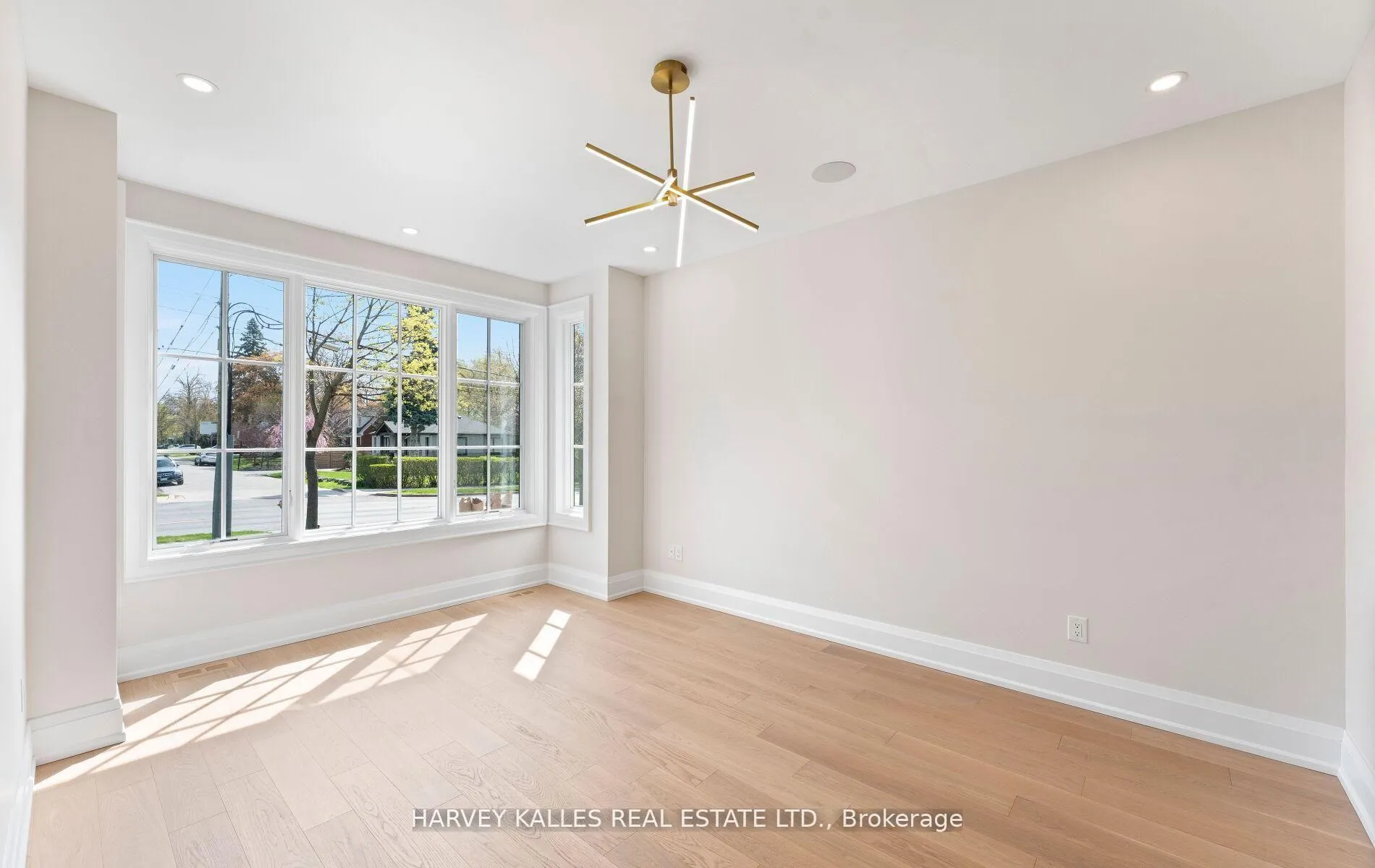 Photo 9 of 94 Prince Edward Drive S, Etobicoke, Stonegate-Queensway — HOMEH