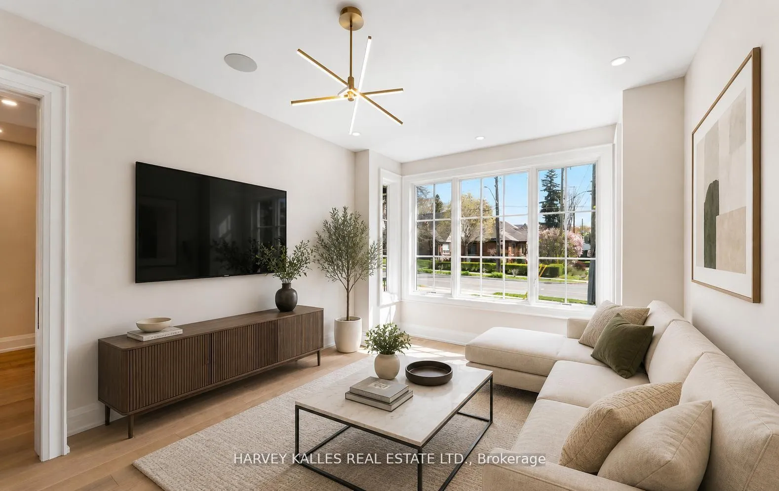 Photo 10 of 94 Prince Edward Drive S, Etobicoke, Stonegate-Queensway — HOMEH