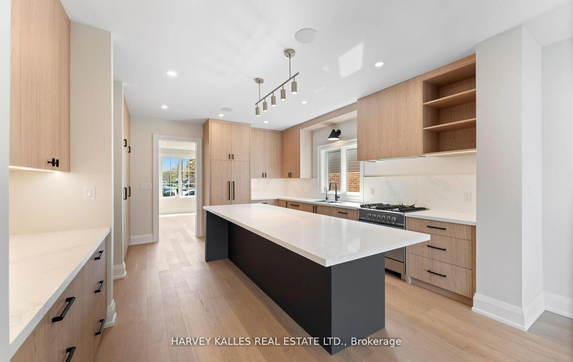Photo 13 of 94 Prince Edward Drive S, Etobicoke, Stonegate-Queensway — HOMEH