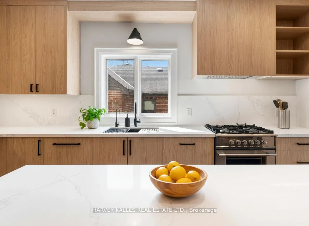 Photo 16 of 94 Prince Edward Drive S, Etobicoke, Stonegate-Queensway — HOMEH