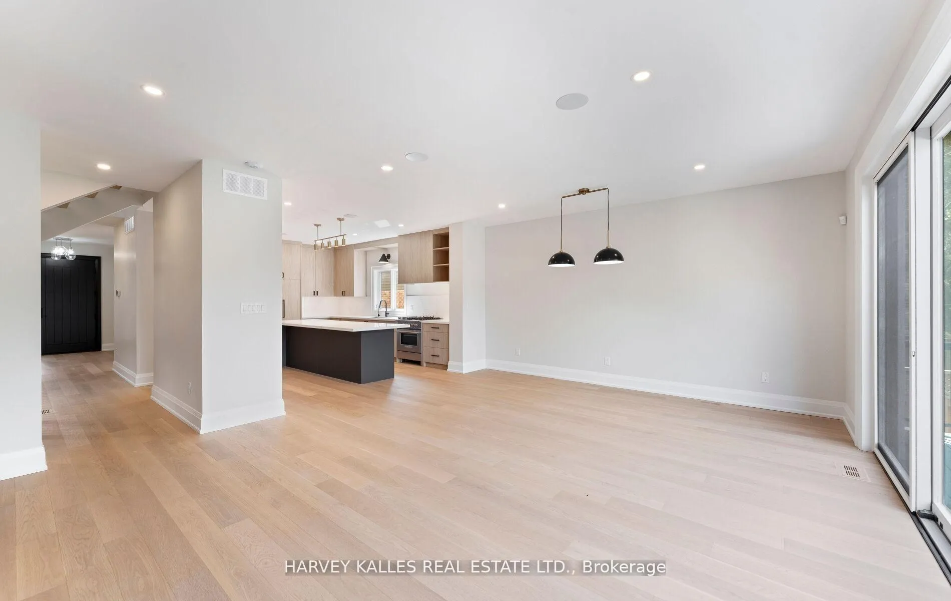 Photo 21 of 94 Prince Edward Drive S, Etobicoke, Stonegate-Queensway — HOMEH