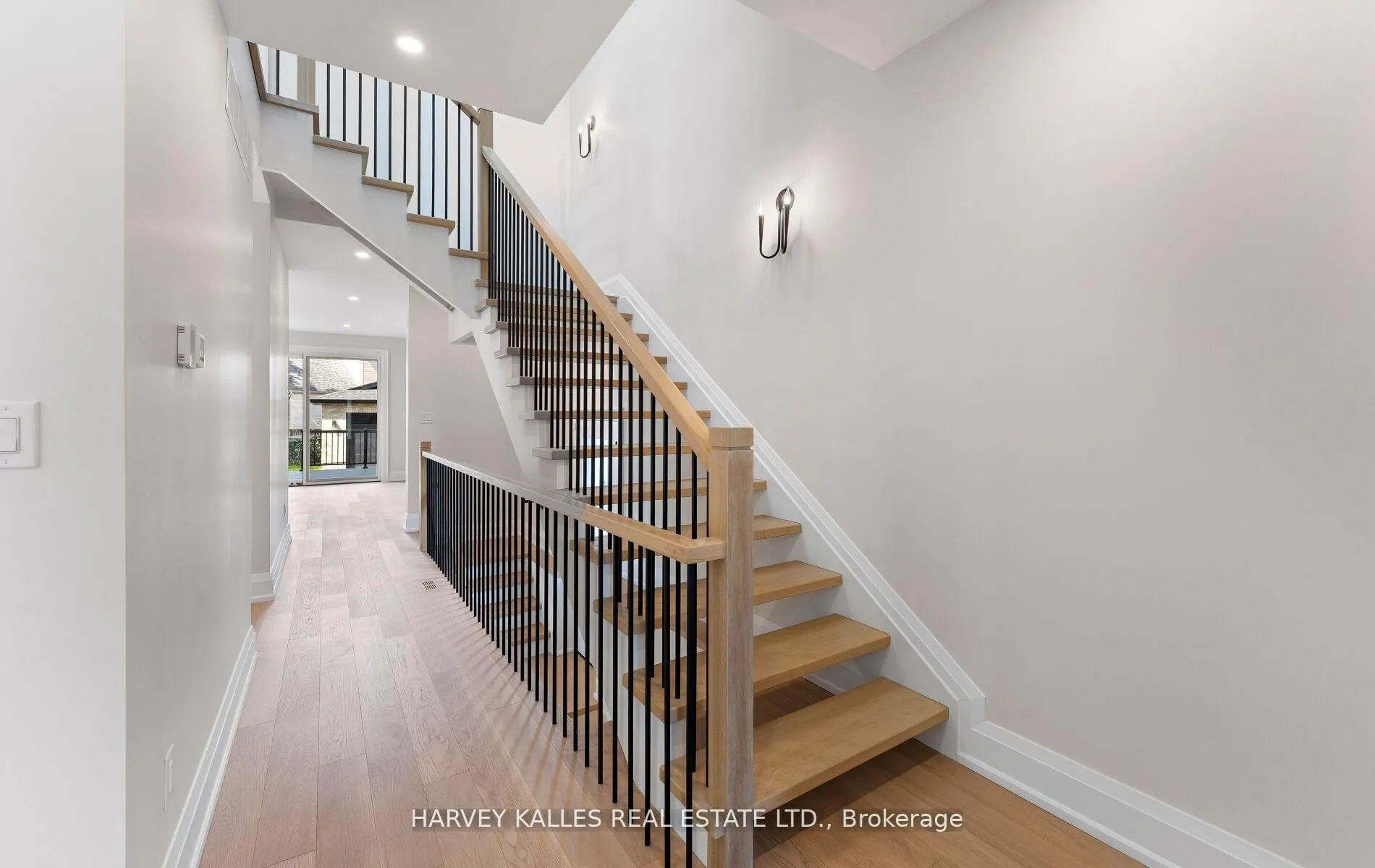 Photo 25 of 94 Prince Edward Drive S, Etobicoke, Stonegate-Queensway — HOMEH