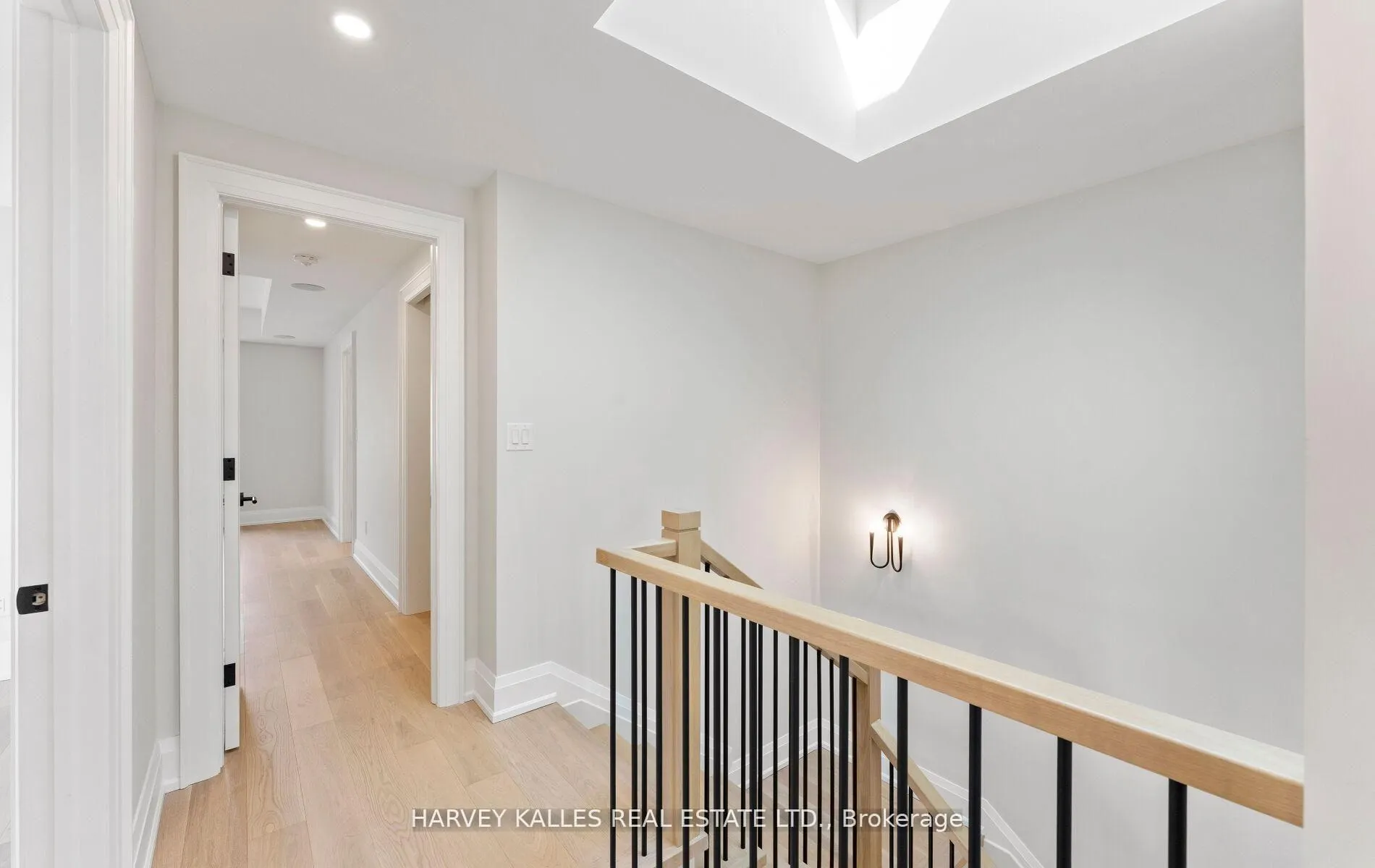 Photo 26 of 94 Prince Edward Drive S, Etobicoke, Stonegate-Queensway — HOMEH