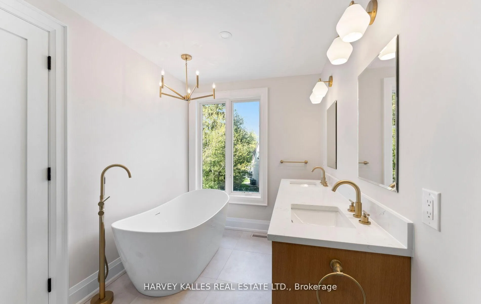 Photo 31 of 94 Prince Edward Drive S, Etobicoke, Stonegate-Queensway — HOMEH
