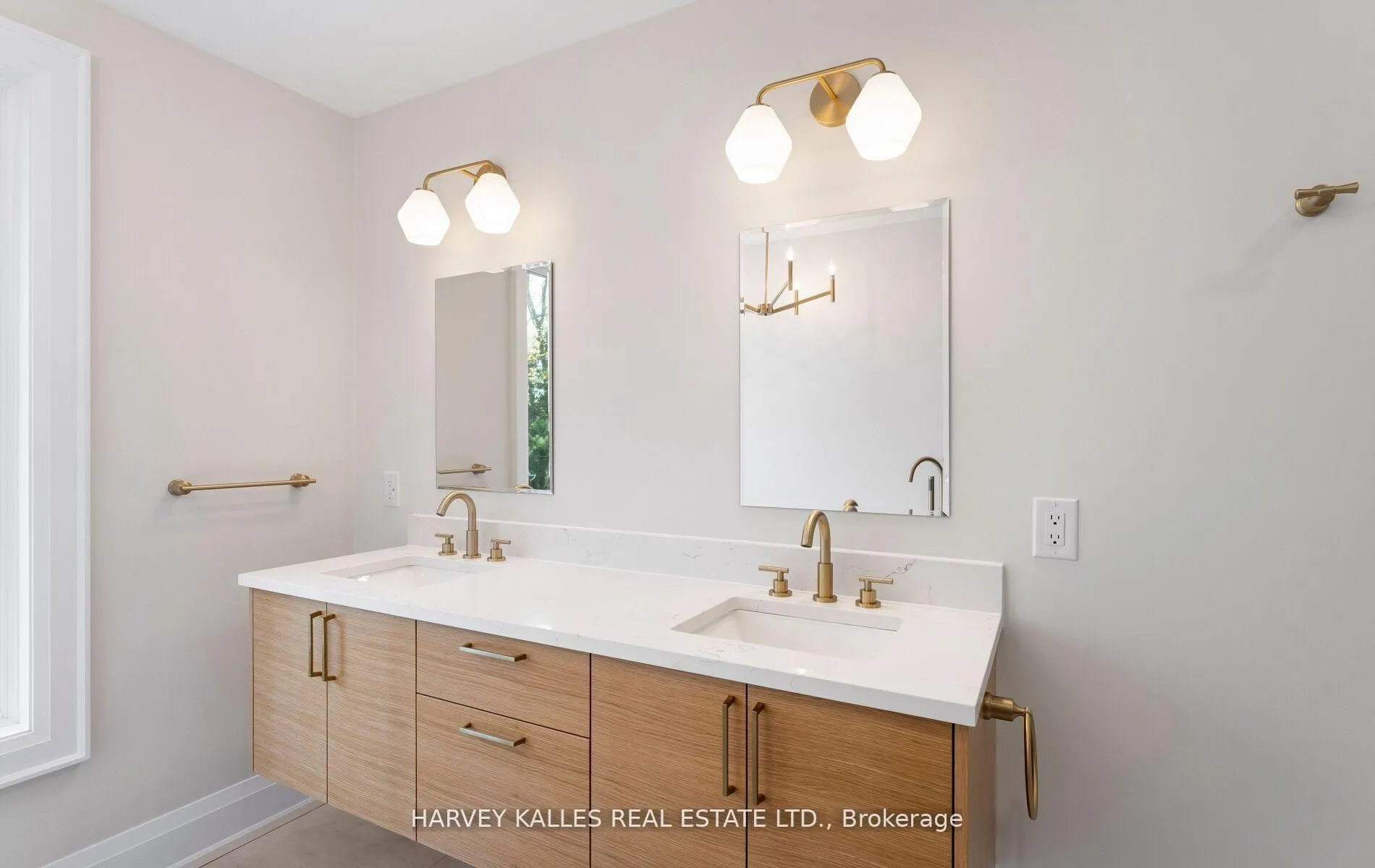 Photo 32 of 94 Prince Edward Drive S, Etobicoke, Stonegate-Queensway — HOMEH