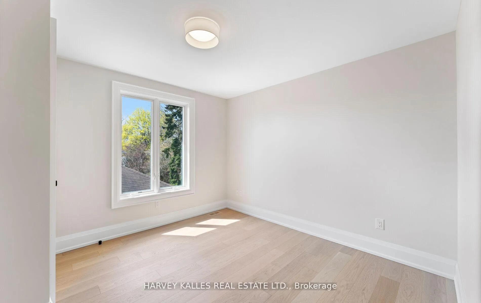 Photo 34 of 94 Prince Edward Drive S, Etobicoke, Stonegate-Queensway — HOMEH