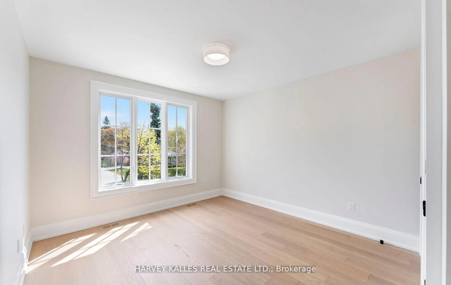 Photo 36 of 94 Prince Edward Drive S, Etobicoke, Stonegate-Queensway — HOMEH
