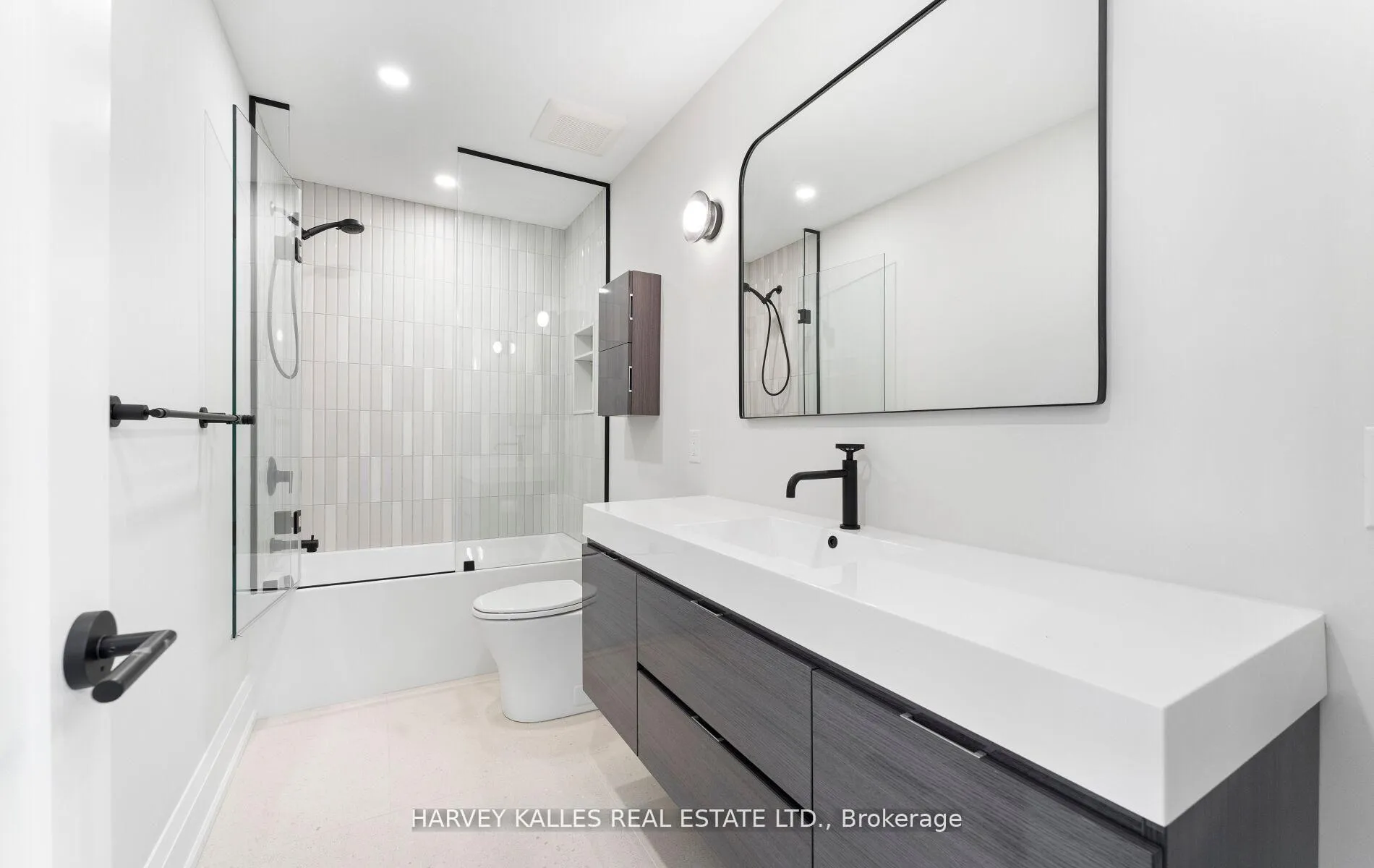 Photo 39 of 94 Prince Edward Drive S, Etobicoke, Stonegate-Queensway — HOMEH