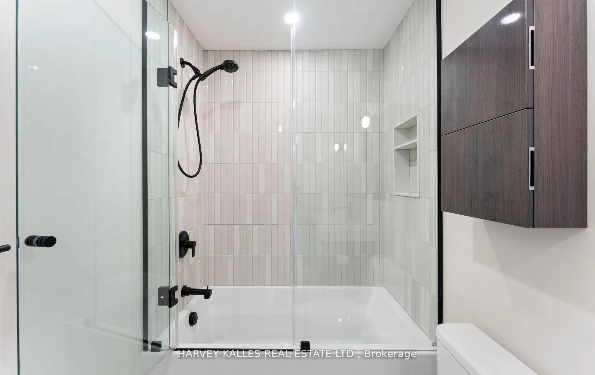 Photo 40 of 94 Prince Edward Drive S, Etobicoke, Stonegate-Queensway — HOMEH