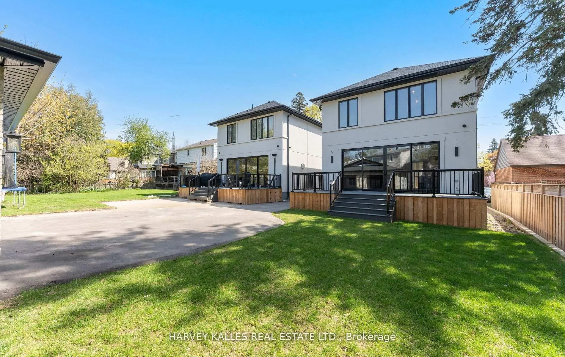 Photo 48 of 94 Prince Edward Drive S, Etobicoke, Stonegate-Queensway — HOMEH