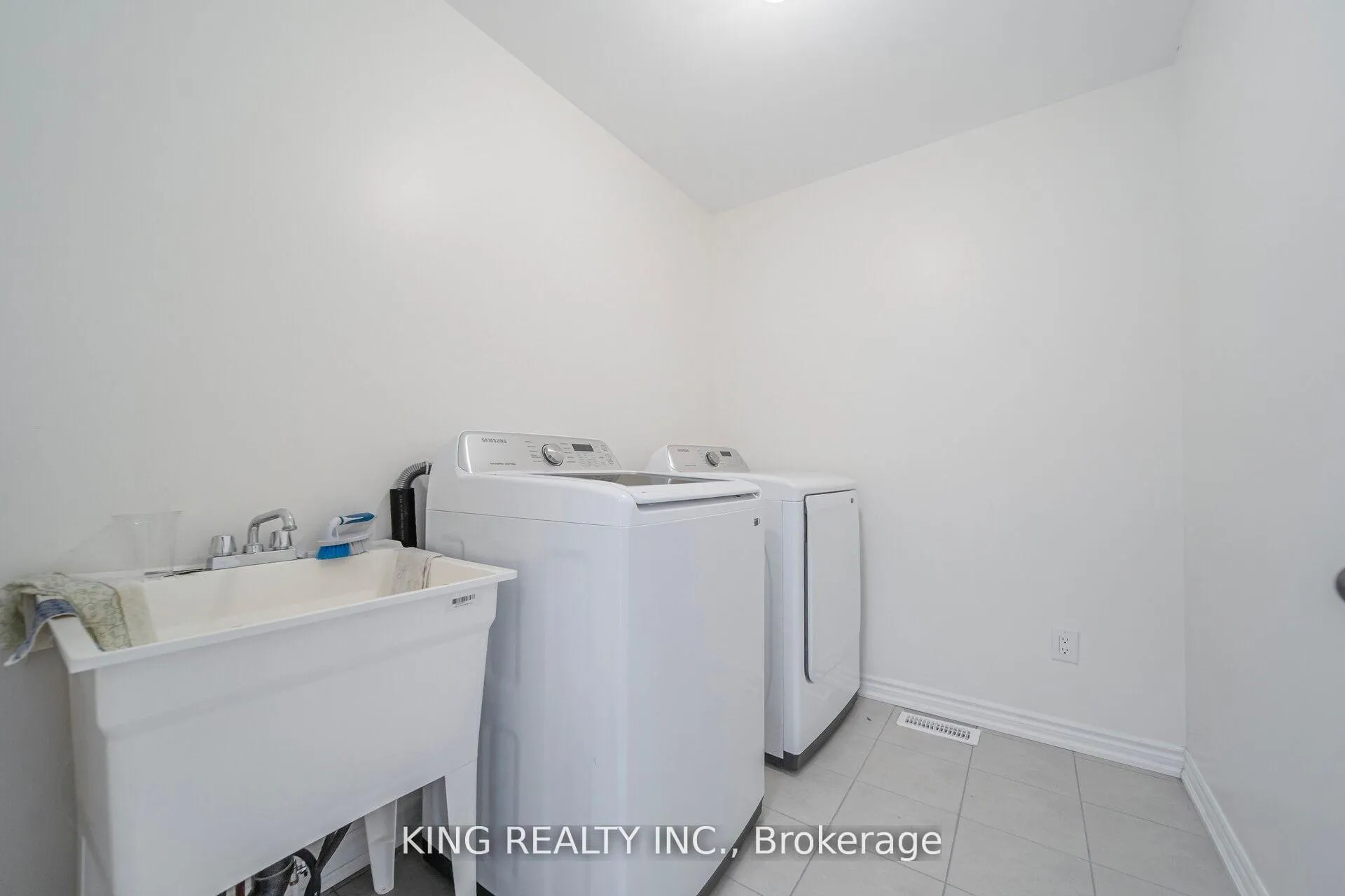 Photo 36 of 69 Lawrence D. Pridham Avenue, New Tecumseth, Rural New Tecumseth — HOMEH