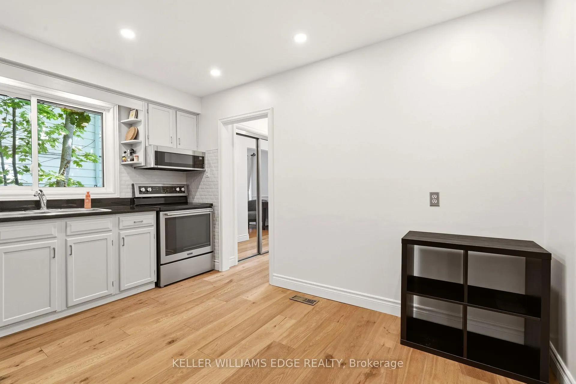 Photo 12 of 52 Parkside Avenue, Hamilton, Dundas — HOMEH