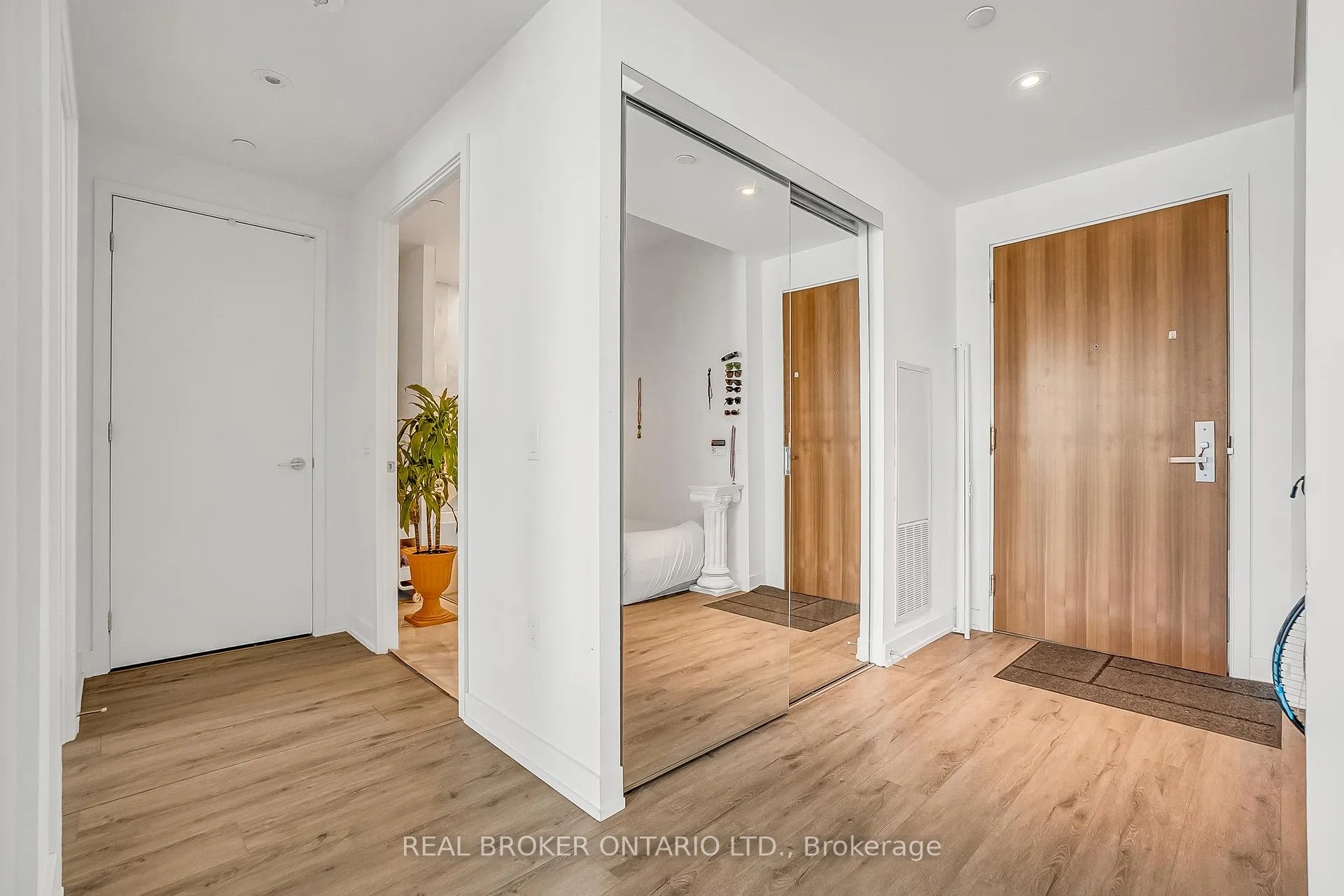 Photo 5 of Unit 2706, 15 Queens Quay E, Toronto, Waterfront Communities — HOMEH