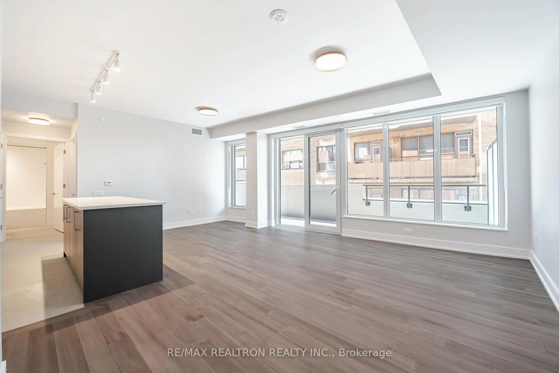 Photo 4 of Unit 703, 2525 Bathurst Street, Toronto, Forest Hill North — HOMEH
