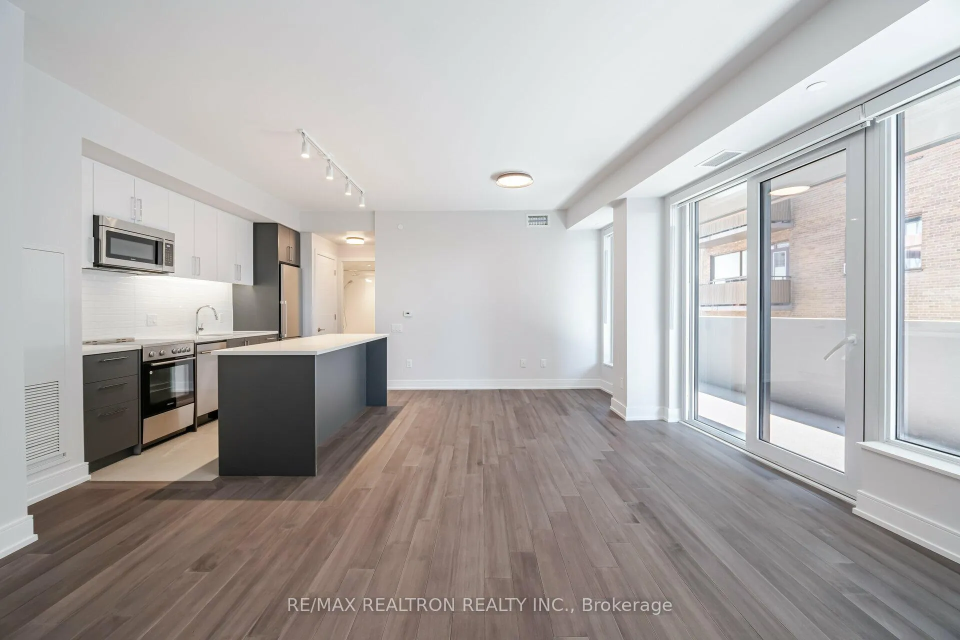 Photo 5 of Unit 703, 2525 Bathurst Street, Toronto, Forest Hill North — HOMEH