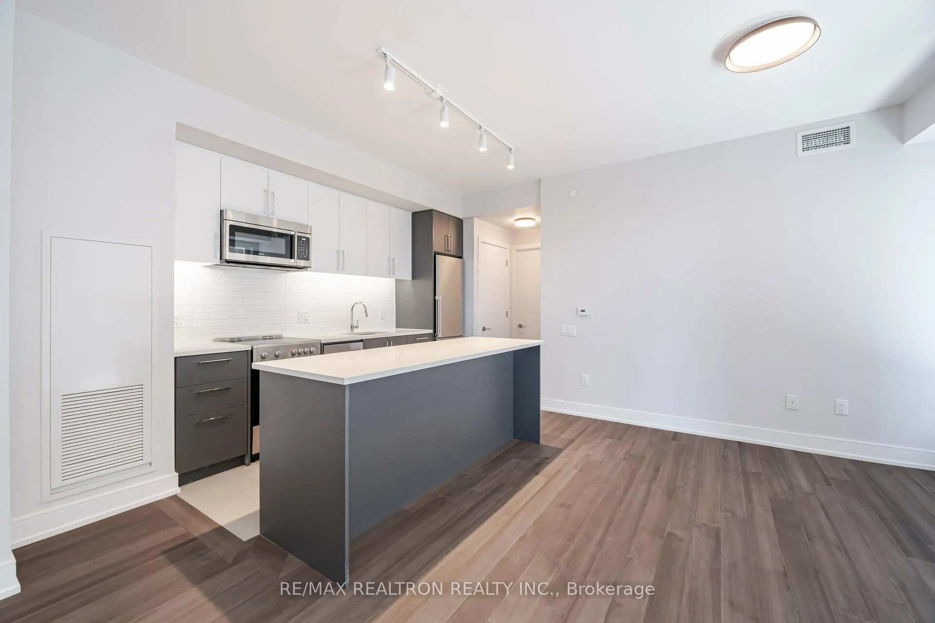 Photo 7 of Unit 703, 2525 Bathurst Street, Toronto, Forest Hill North — HOMEH