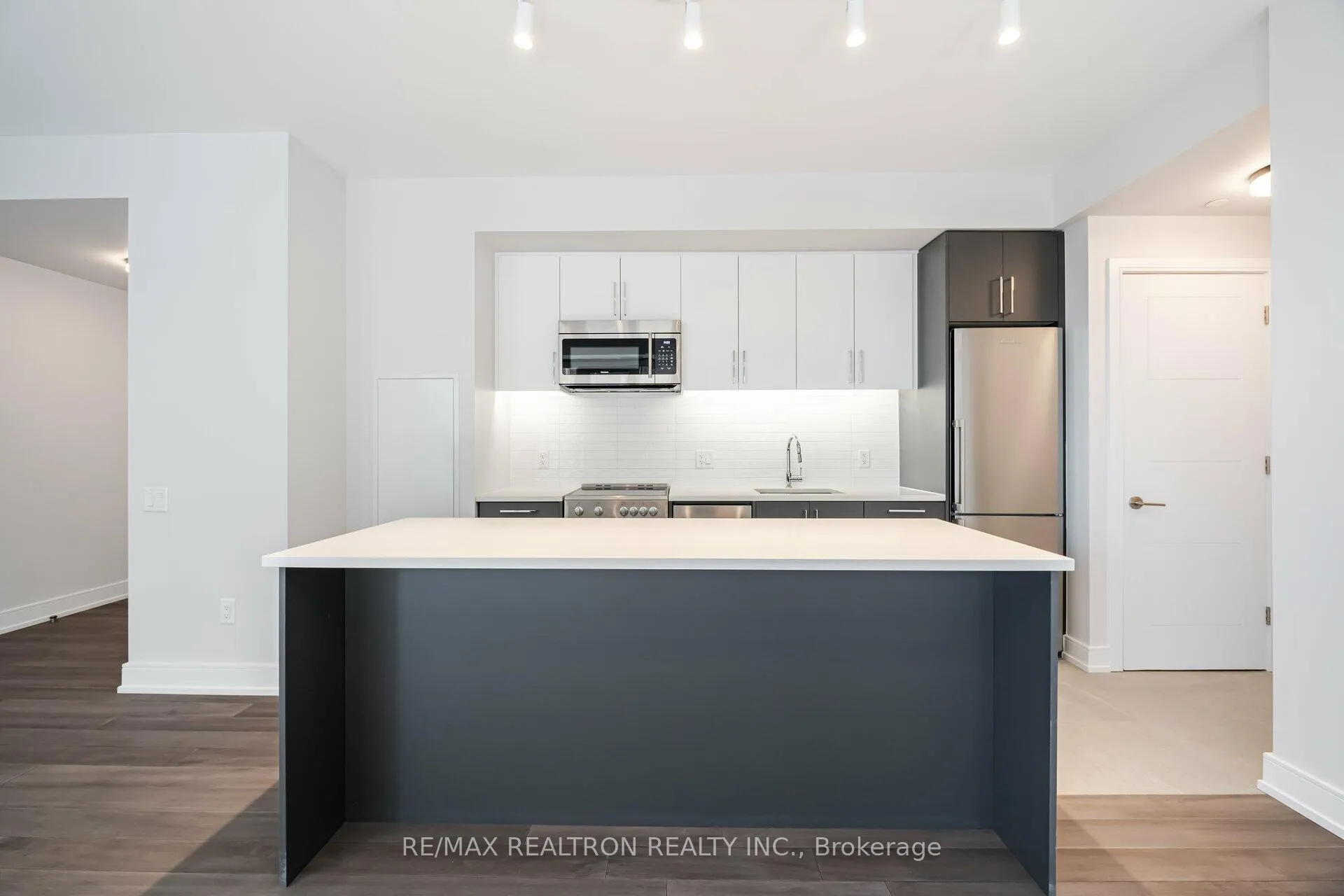 Photo 8 of Unit 703, 2525 Bathurst Street, Toronto, Forest Hill North — HOMEH