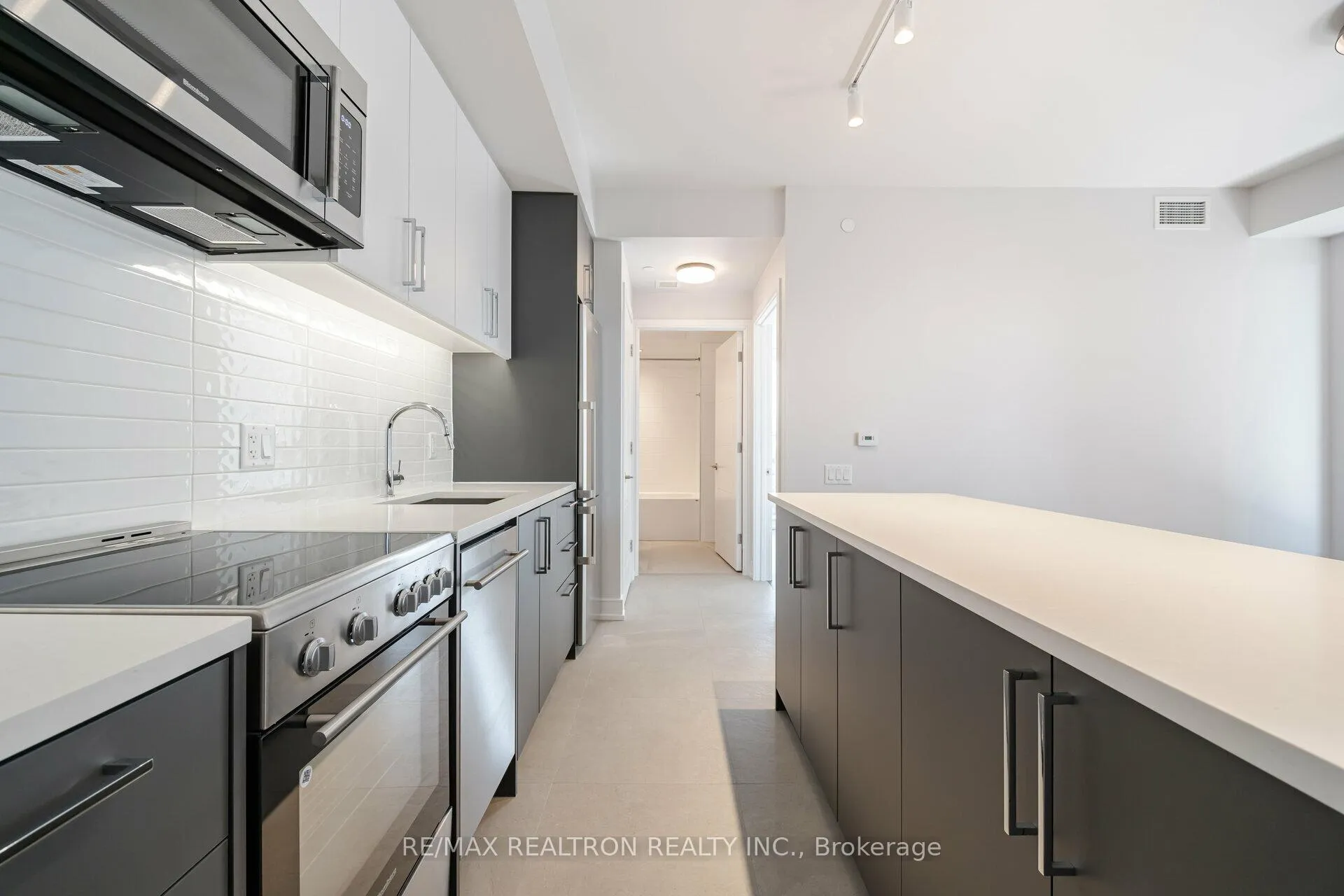 Photo 9 of Unit 703, 2525 Bathurst Street, Toronto, Forest Hill North — HOMEH