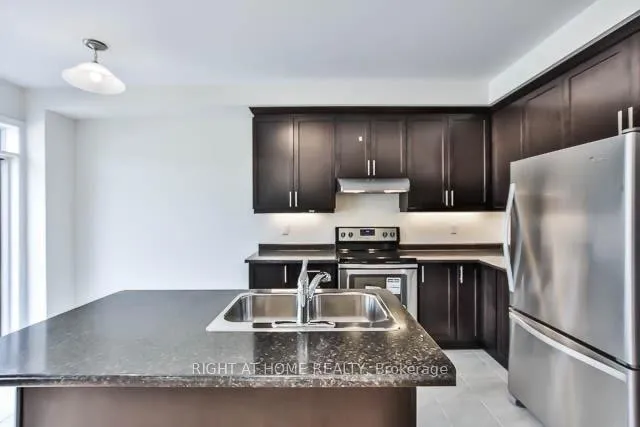 Photo 5 of 4 Blackpool Lane, East Gwillimbury, Queensville — HOMEH
