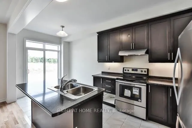 Photo 6 of 4 Blackpool Lane, East Gwillimbury, Queensville — HOMEH