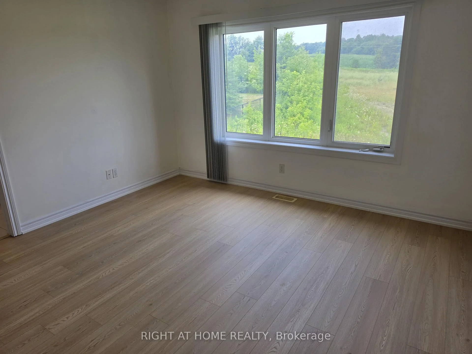 Photo 11 of 4 Blackpool Lane, East Gwillimbury, Queensville — HOMEH