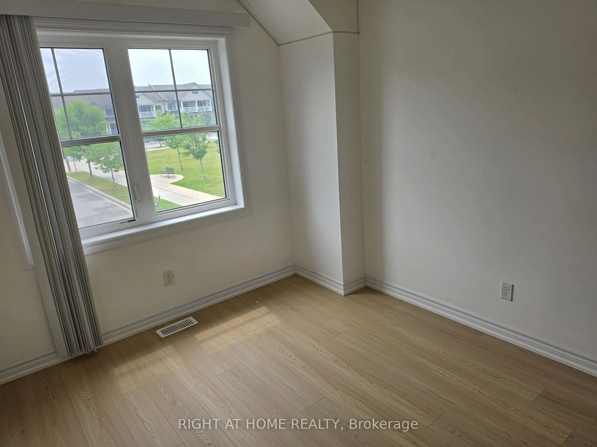 Photo 16 of 4 Blackpool Lane, East Gwillimbury, Queensville — HOMEH