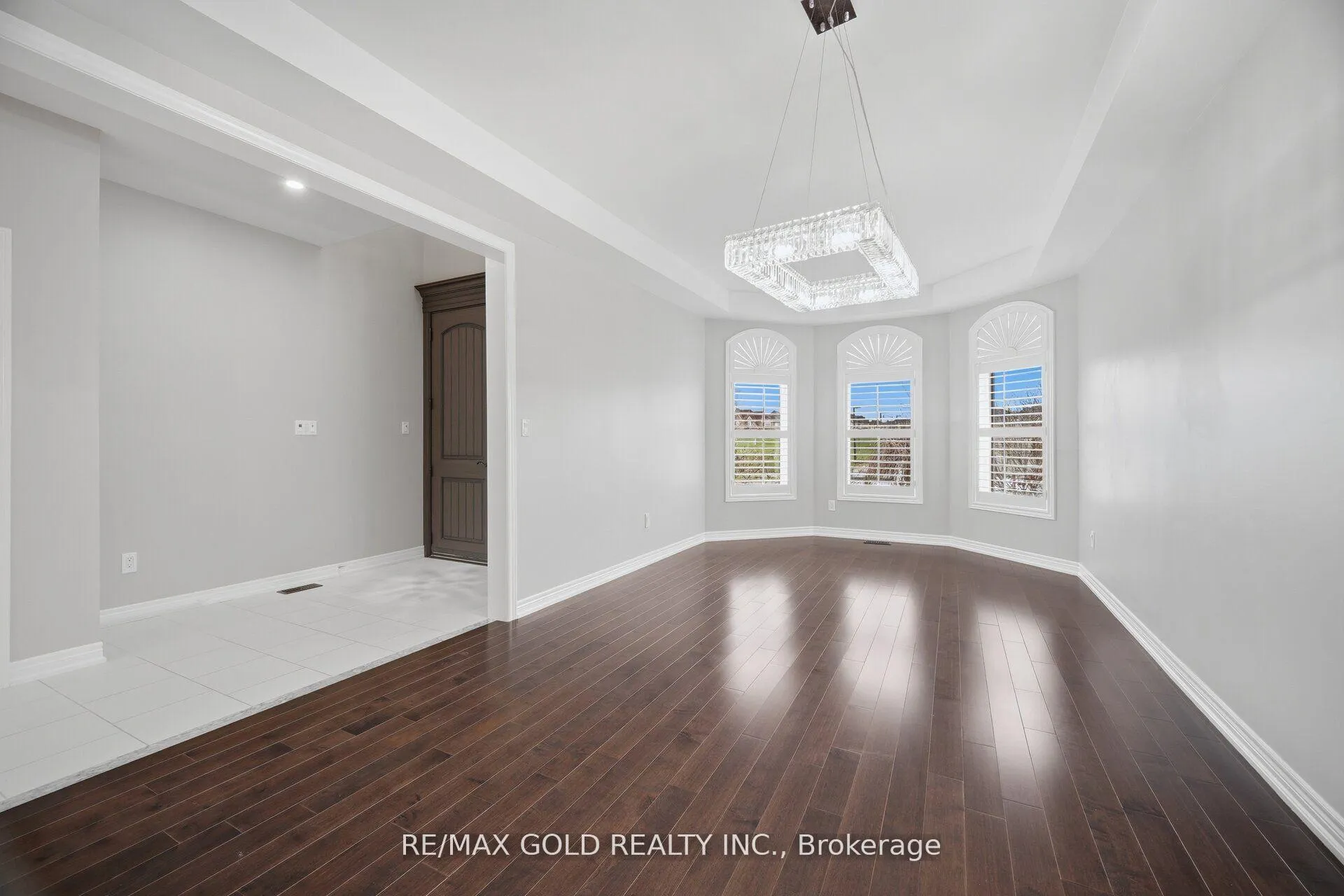 Photo 5 of 53 Martin Byrne Drive, Brampton, Toronto Gore Rural Estate — HOMEH