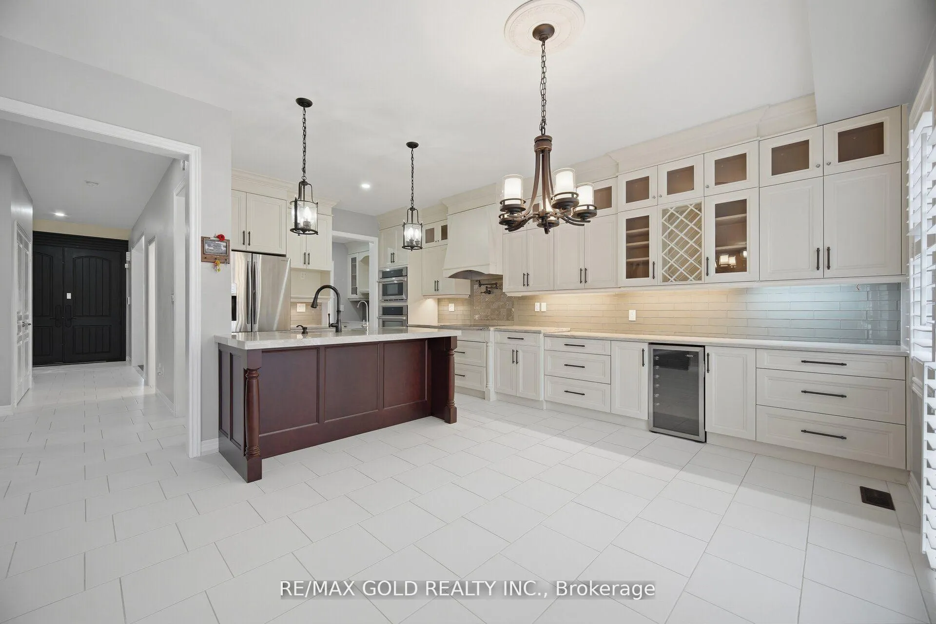 Photo 10 of 53 Martin Byrne Drive, Brampton, Toronto Gore Rural Estate — HOMEH