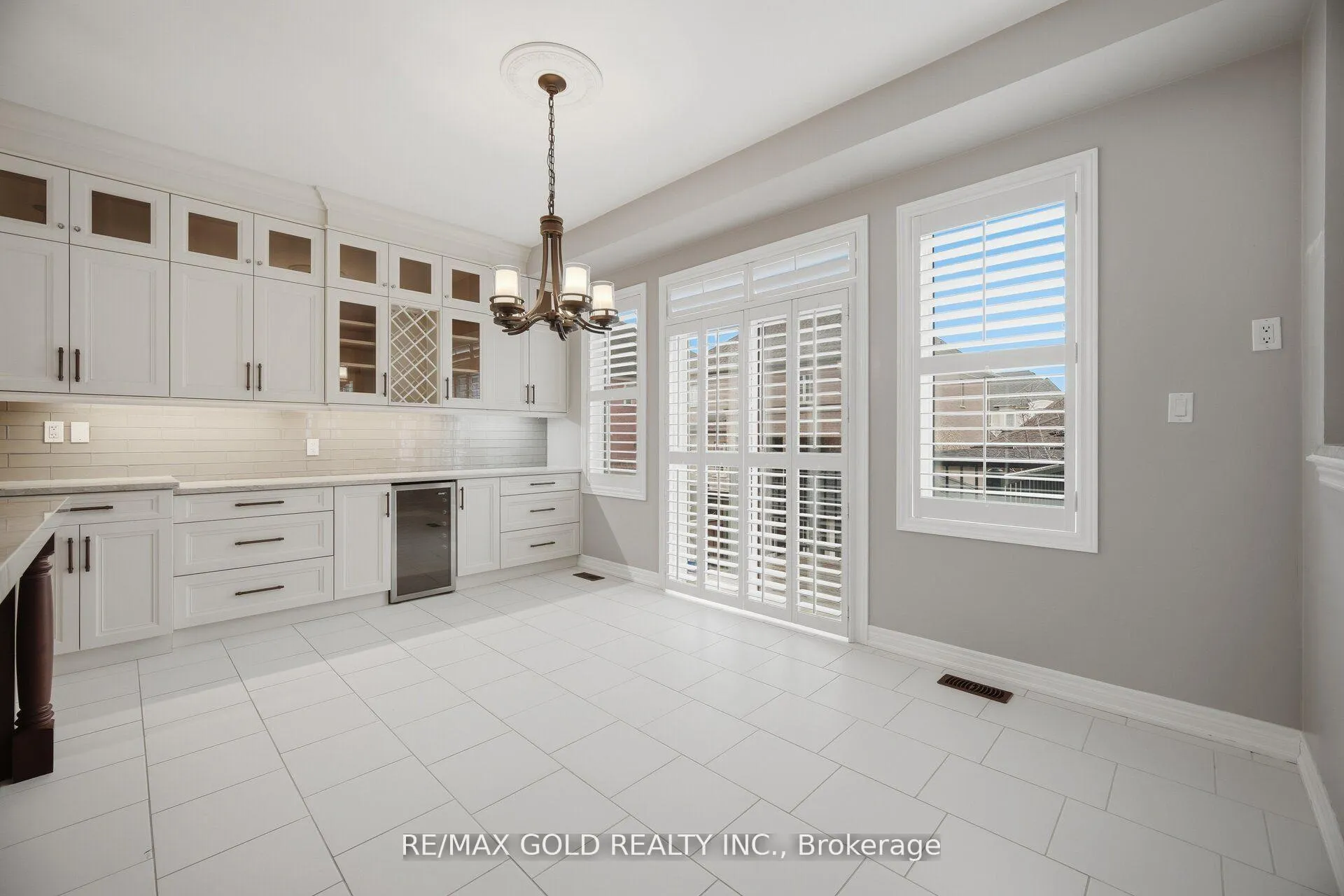 Photo 14 of 53 Martin Byrne Drive, Brampton, Toronto Gore Rural Estate — HOMEH
