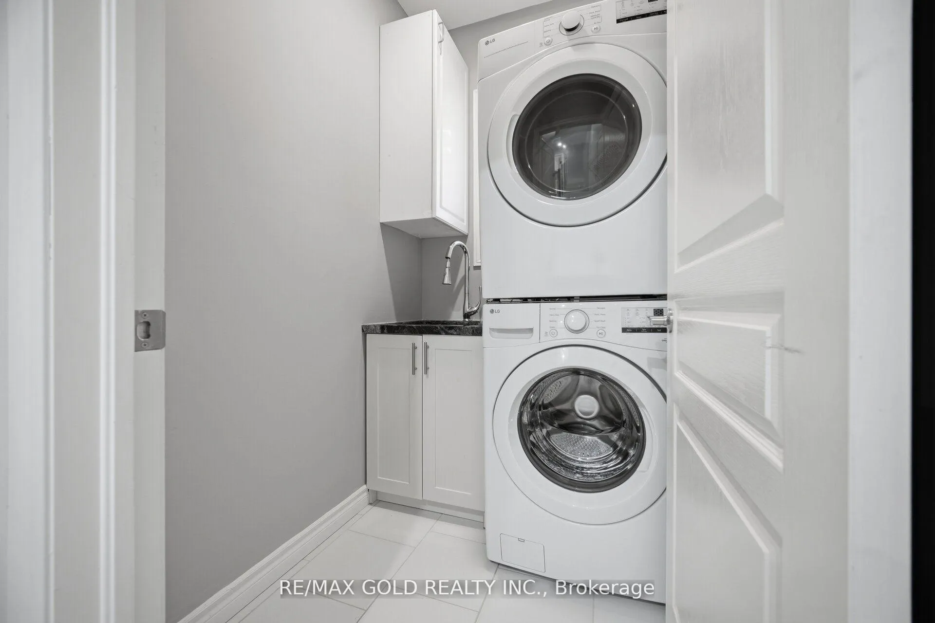 Photo 16 of 53 Martin Byrne Drive, Brampton, Toronto Gore Rural Estate — HOMEH