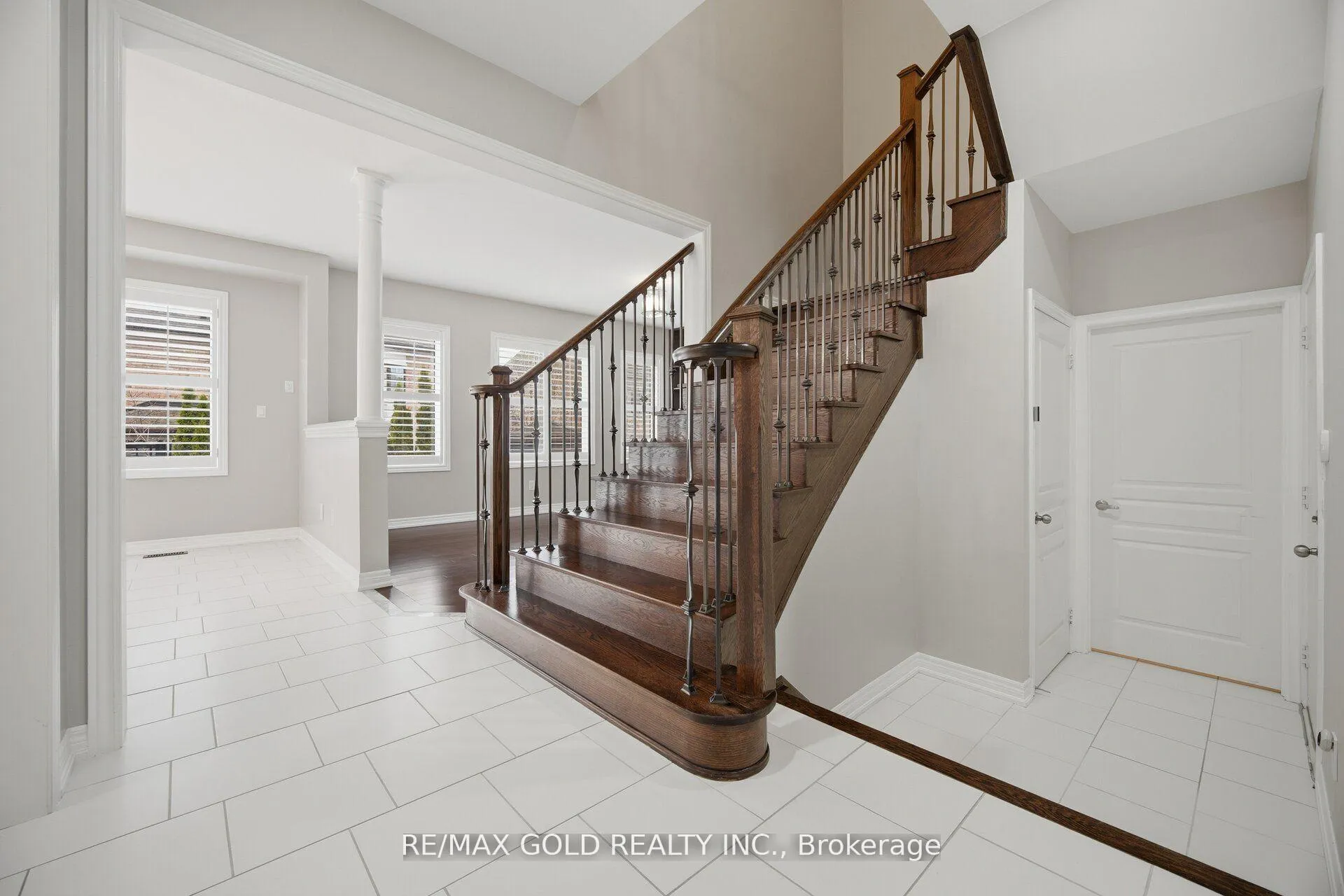 Photo 17 of 53 Martin Byrne Drive, Brampton, Toronto Gore Rural Estate — HOMEH