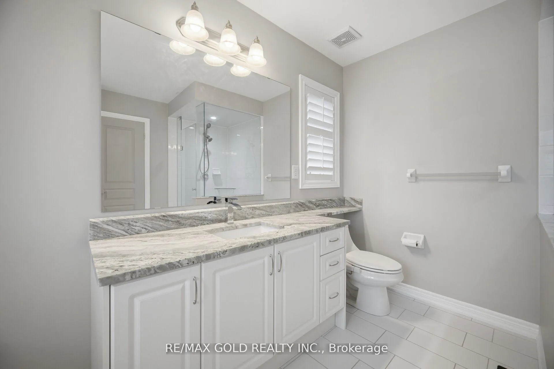 Photo 21 of 53 Martin Byrne Drive, Brampton, Toronto Gore Rural Estate — HOMEH