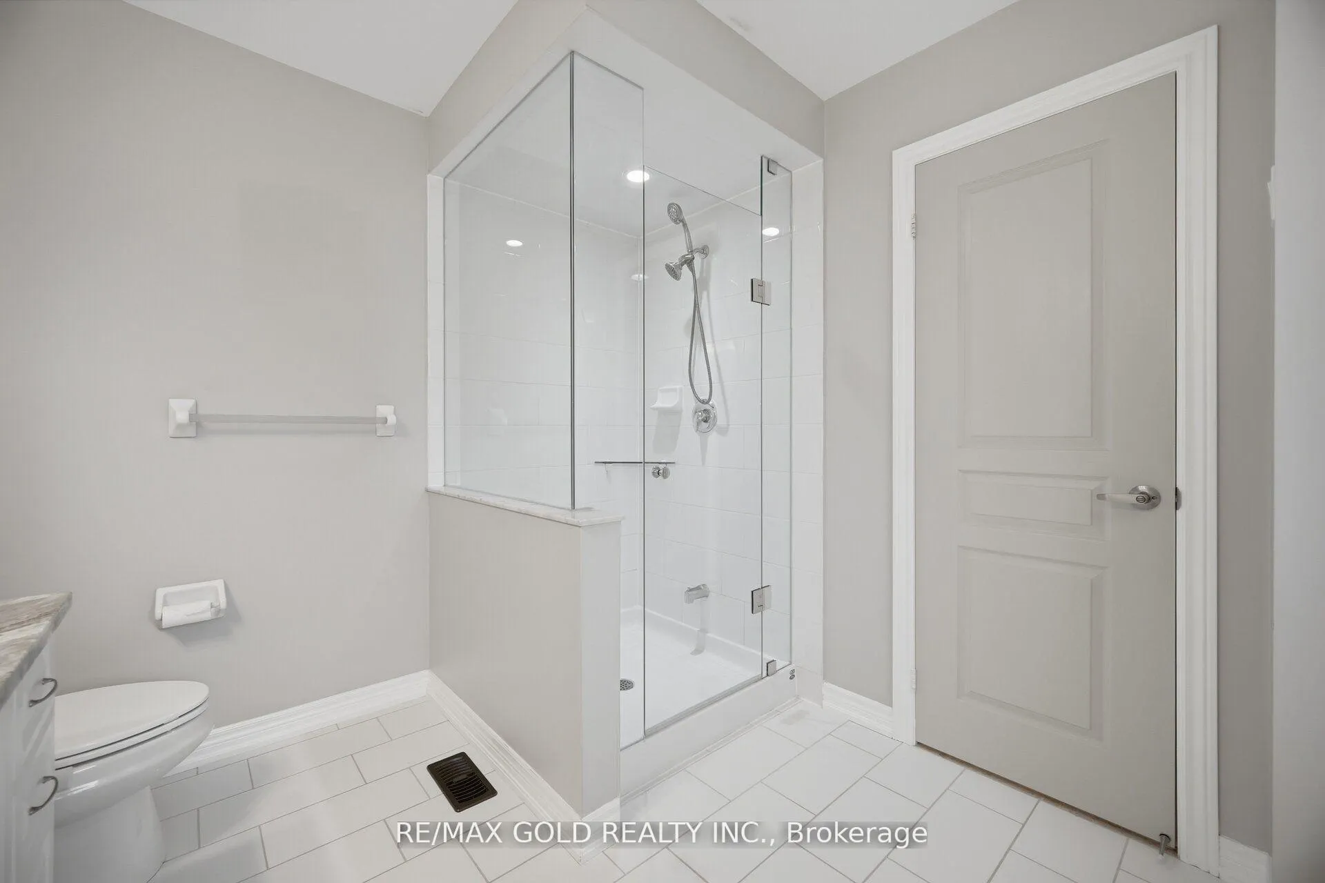 Photo 22 of 53 Martin Byrne Drive, Brampton, Toronto Gore Rural Estate — HOMEH
