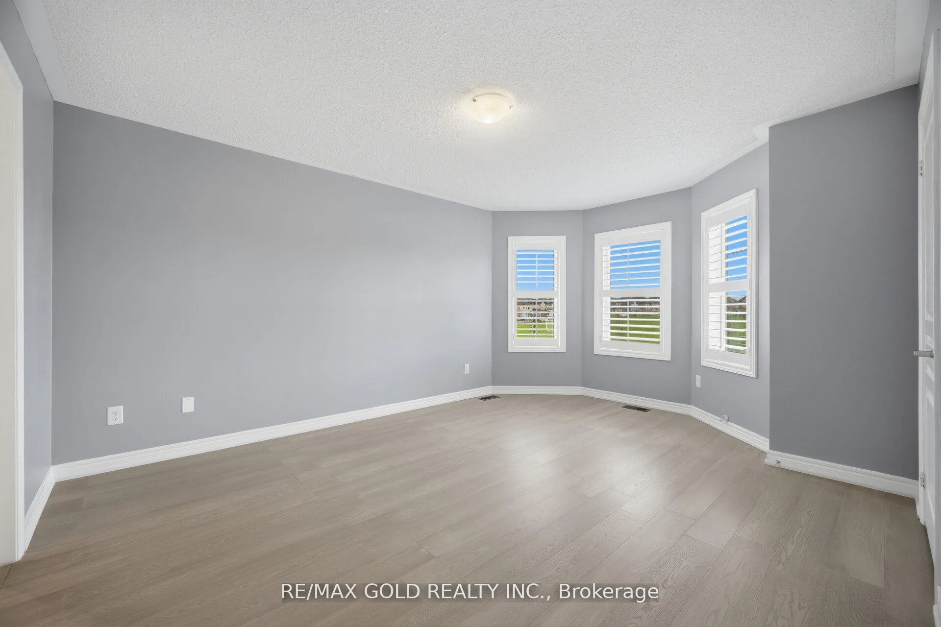 Photo 24 of 53 Martin Byrne Drive, Brampton, Toronto Gore Rural Estate — HOMEH