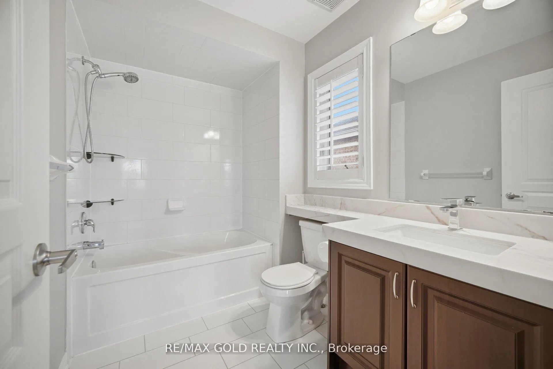 Photo 26 of 53 Martin Byrne Drive, Brampton, Toronto Gore Rural Estate — HOMEH