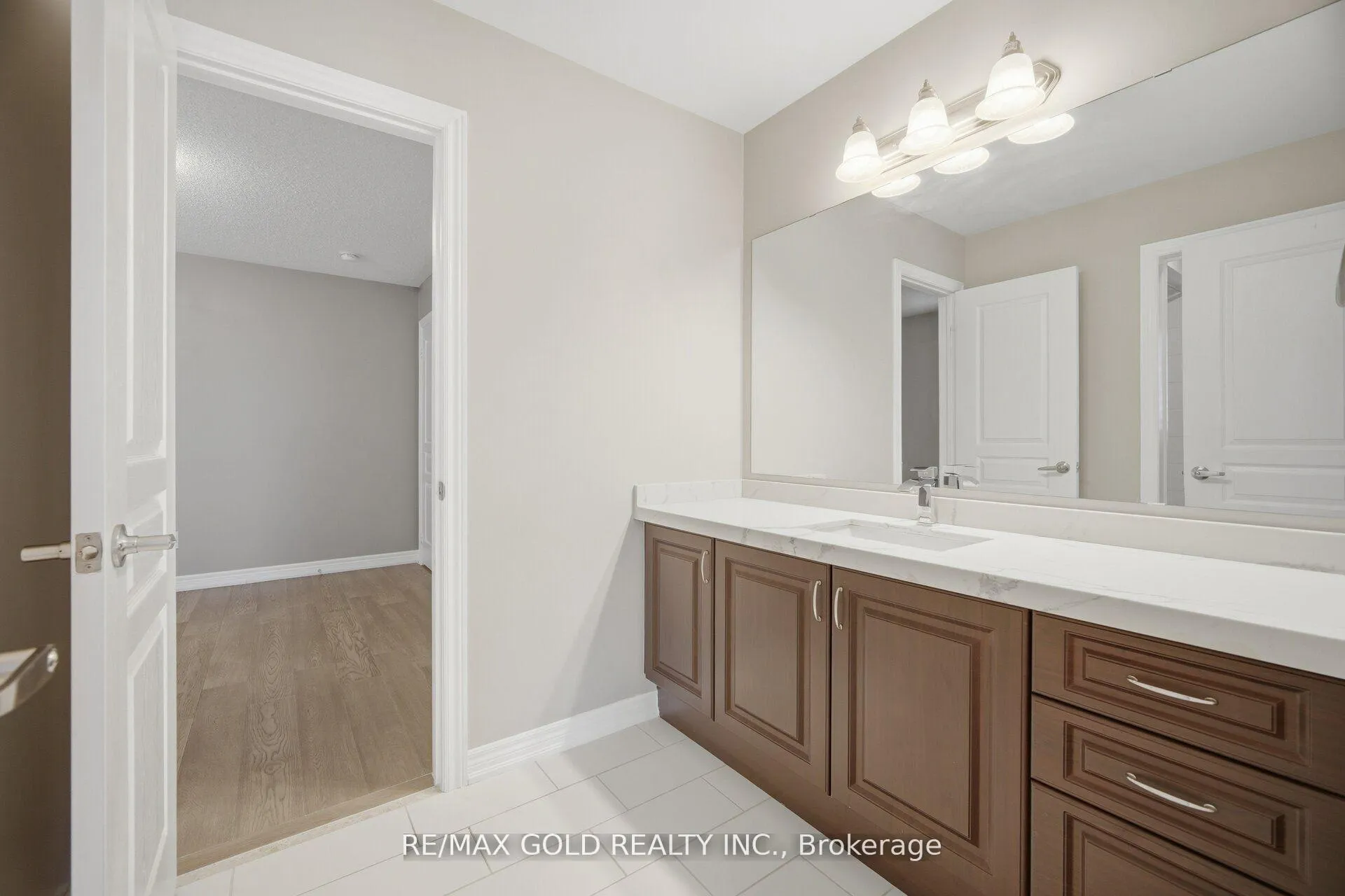 Photo 28 of 53 Martin Byrne Drive, Brampton, Toronto Gore Rural Estate — HOMEH