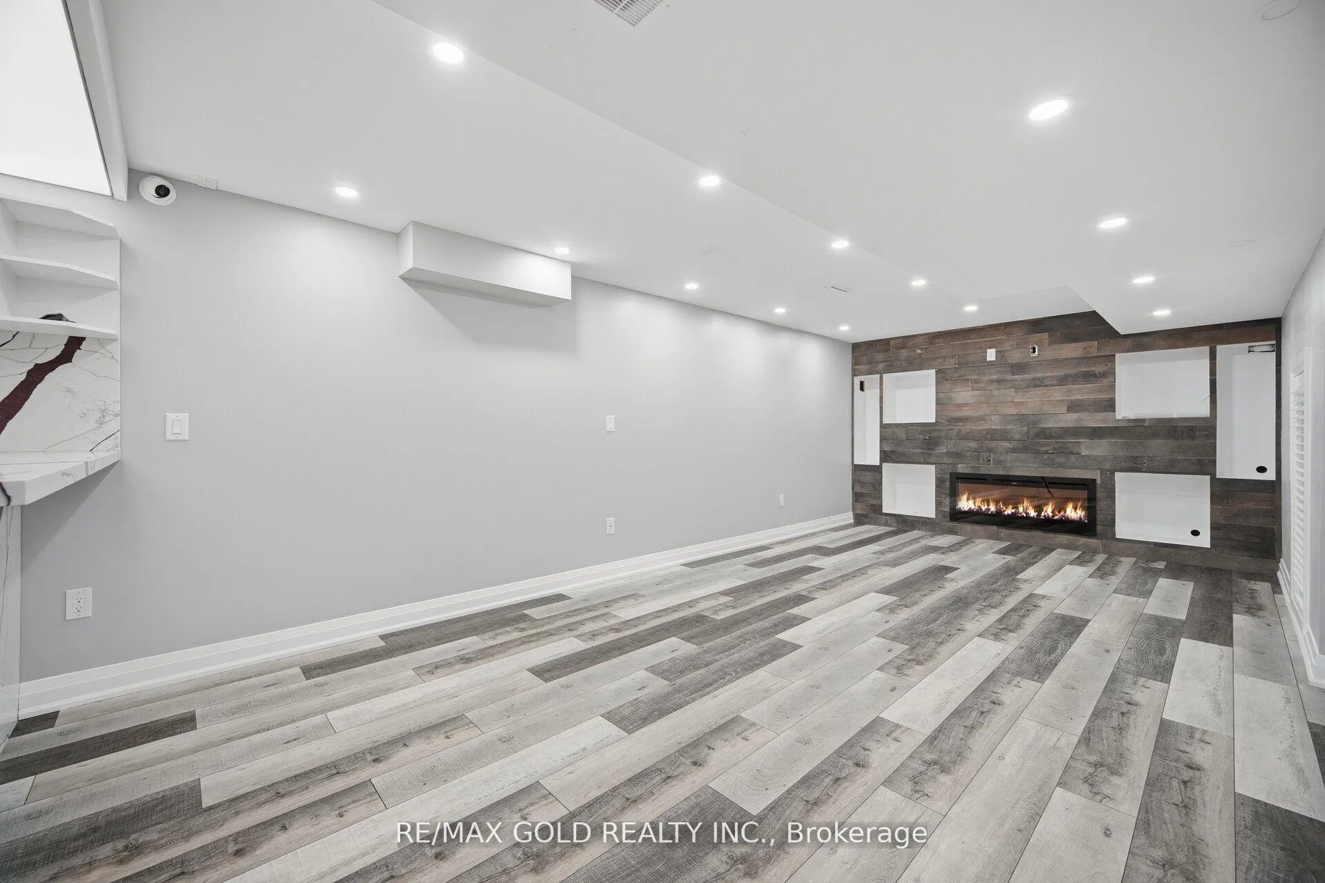 Photo 33 of 53 Martin Byrne Drive, Brampton, Toronto Gore Rural Estate — HOMEH