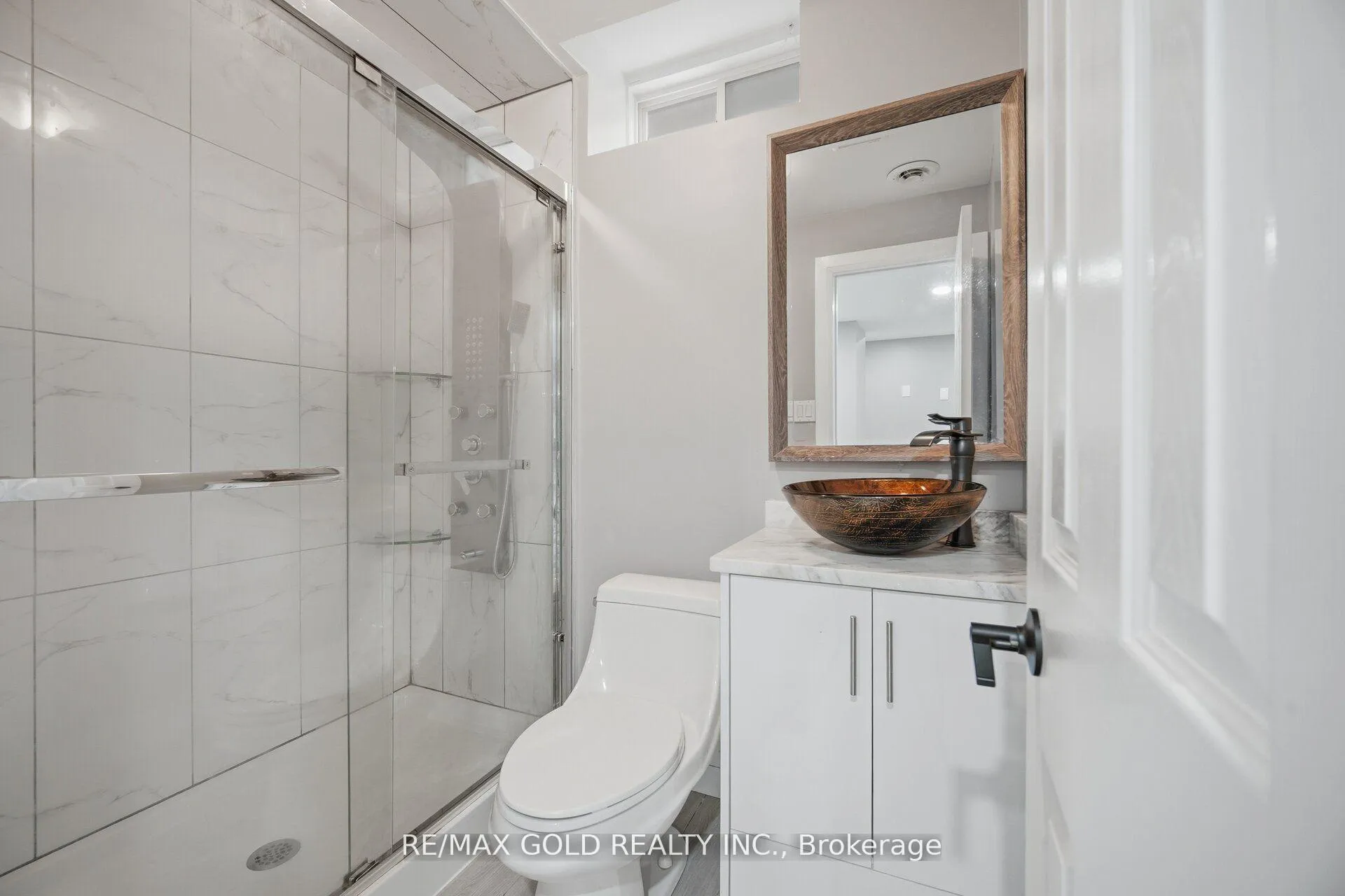 Photo 35 of 53 Martin Byrne Drive, Brampton, Toronto Gore Rural Estate — HOMEH