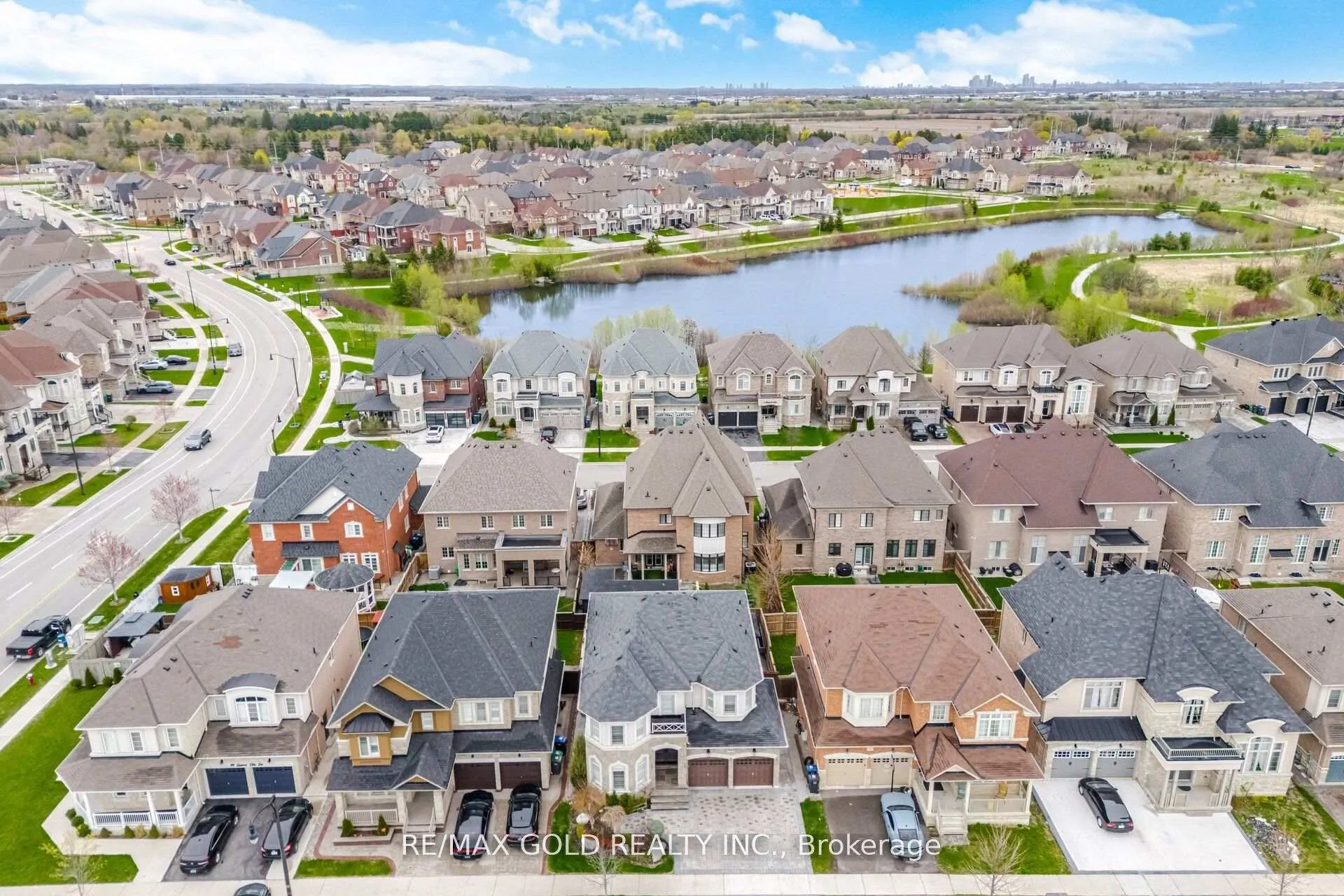 Photo 40 of 53 Martin Byrne Drive, Brampton, Toronto Gore Rural Estate — HOMEH