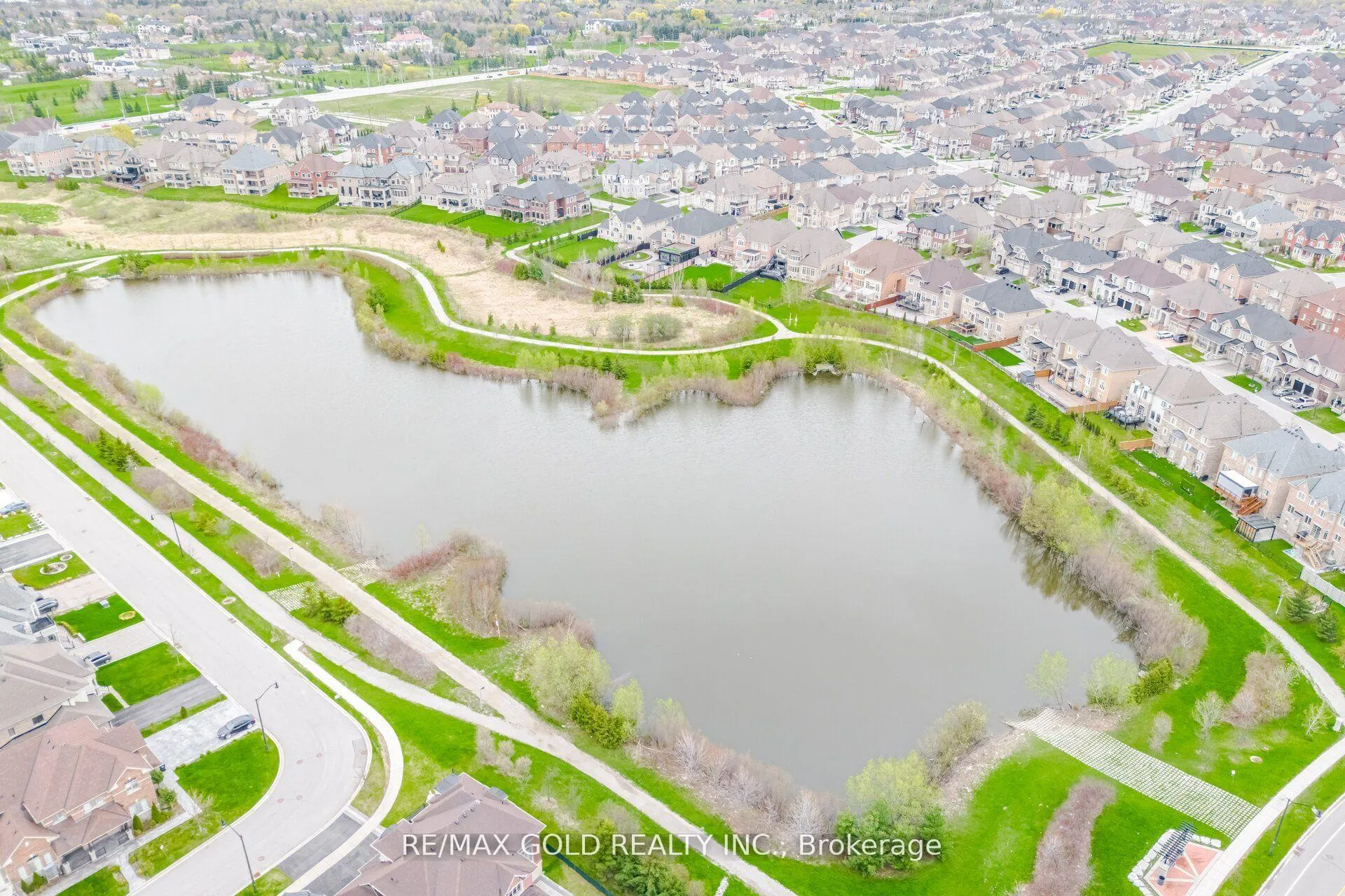 Photo 42 of 53 Martin Byrne Drive, Brampton, Toronto Gore Rural Estate — HOMEH