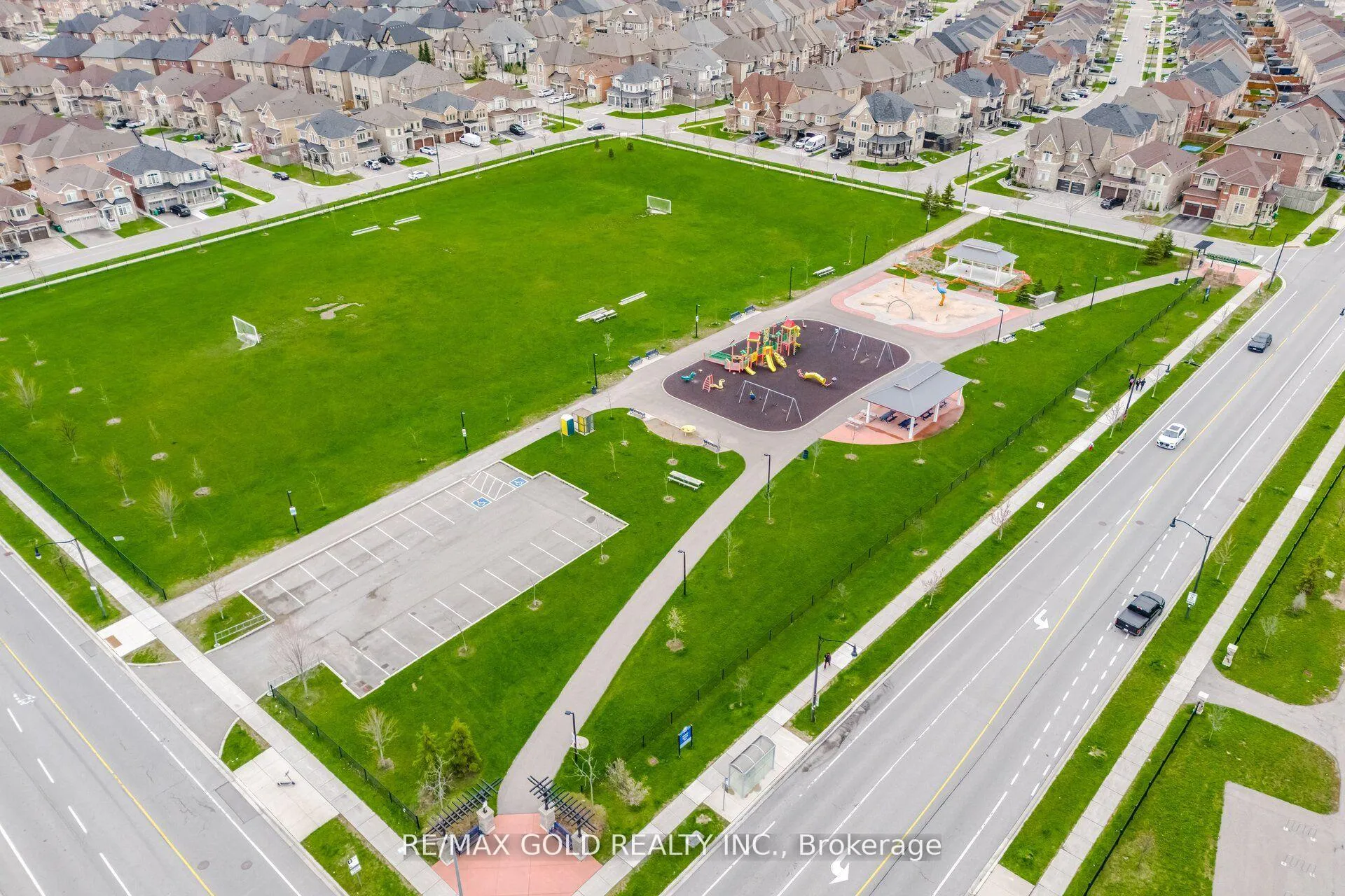Photo 43 of 53 Martin Byrne Drive, Brampton, Toronto Gore Rural Estate — HOMEH