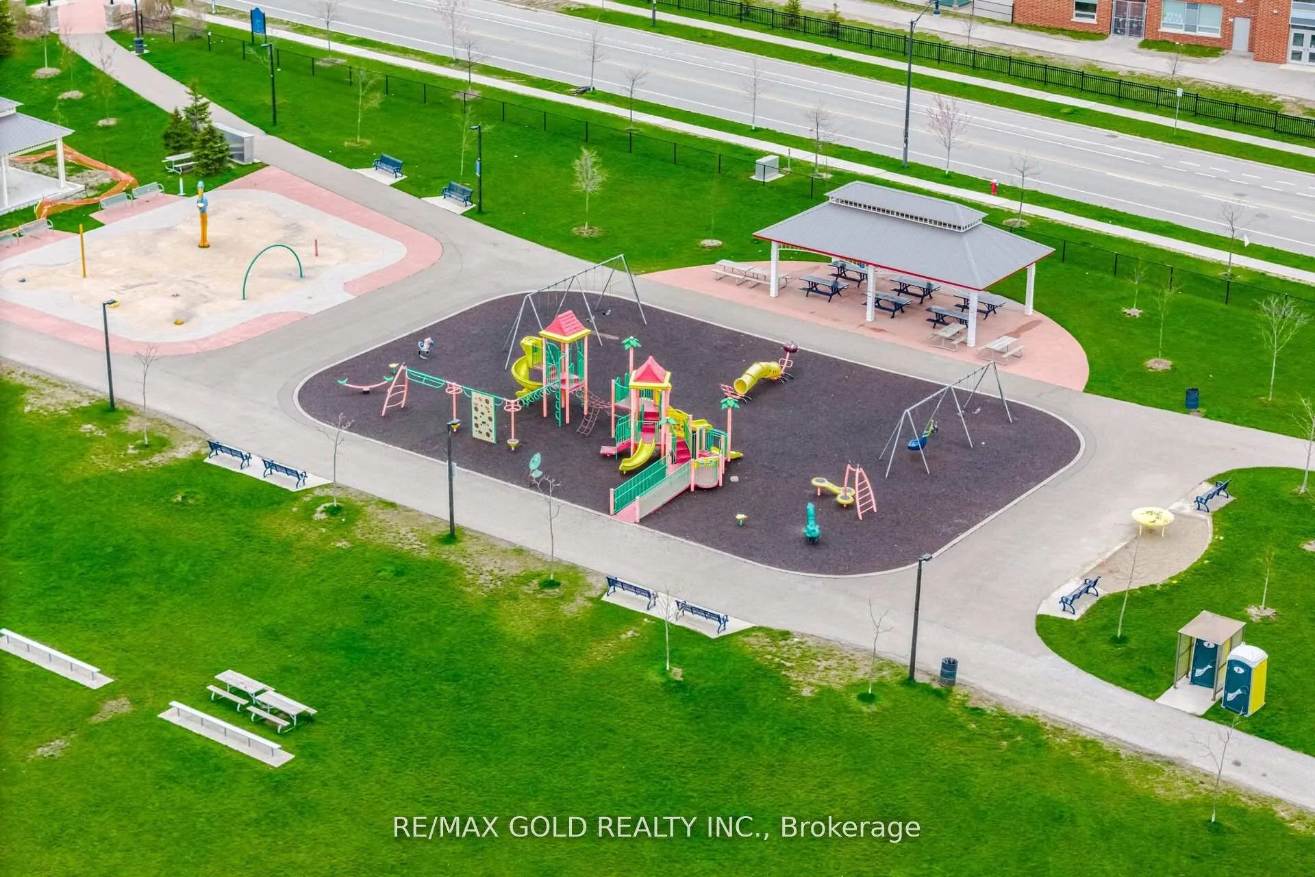 Photo 44 of 53 Martin Byrne Drive, Brampton, Toronto Gore Rural Estate — HOMEH