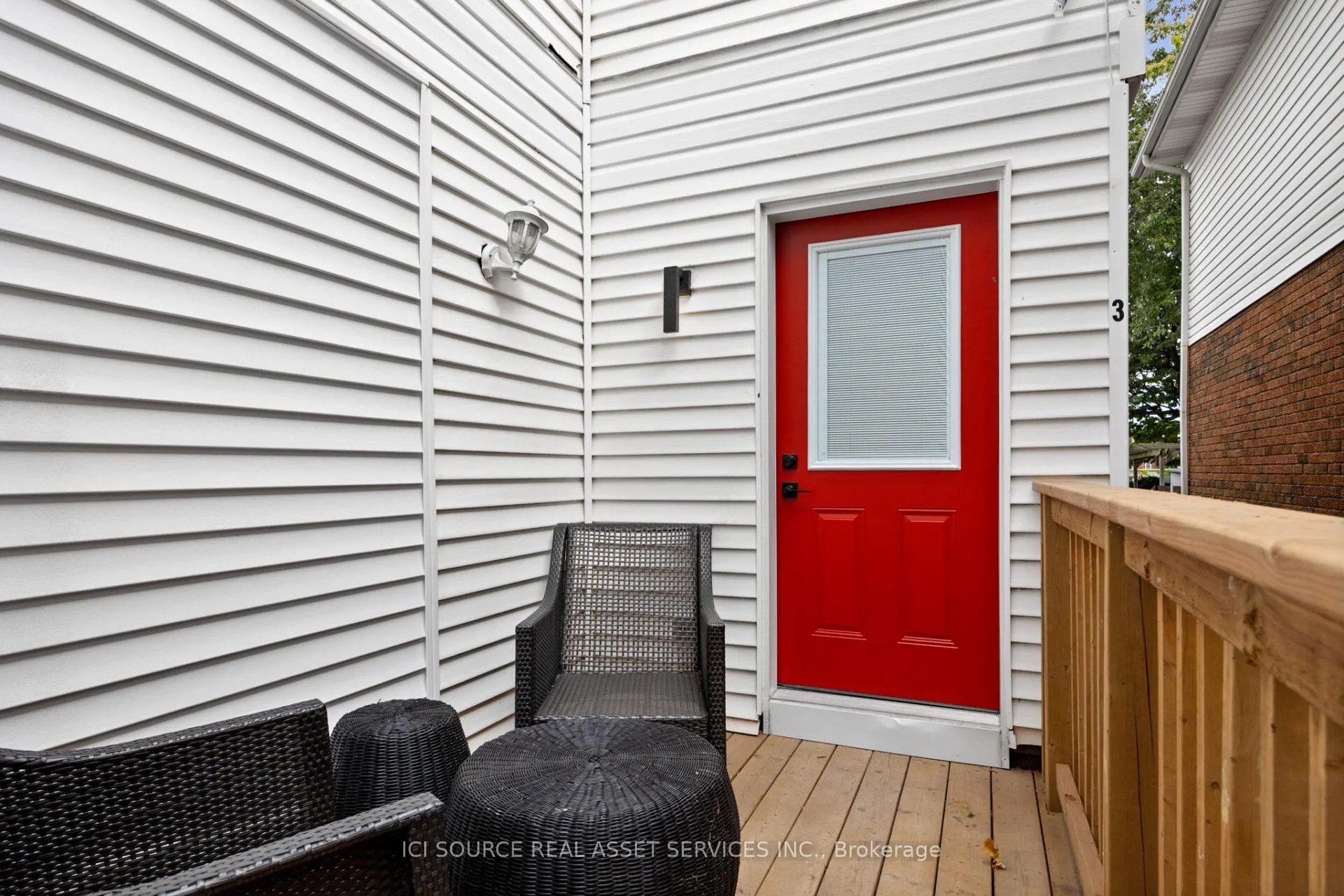Photo 2 of Unit Unit 3, 304 Lincoln Road, Windsor, Walkerville — HOMEH
