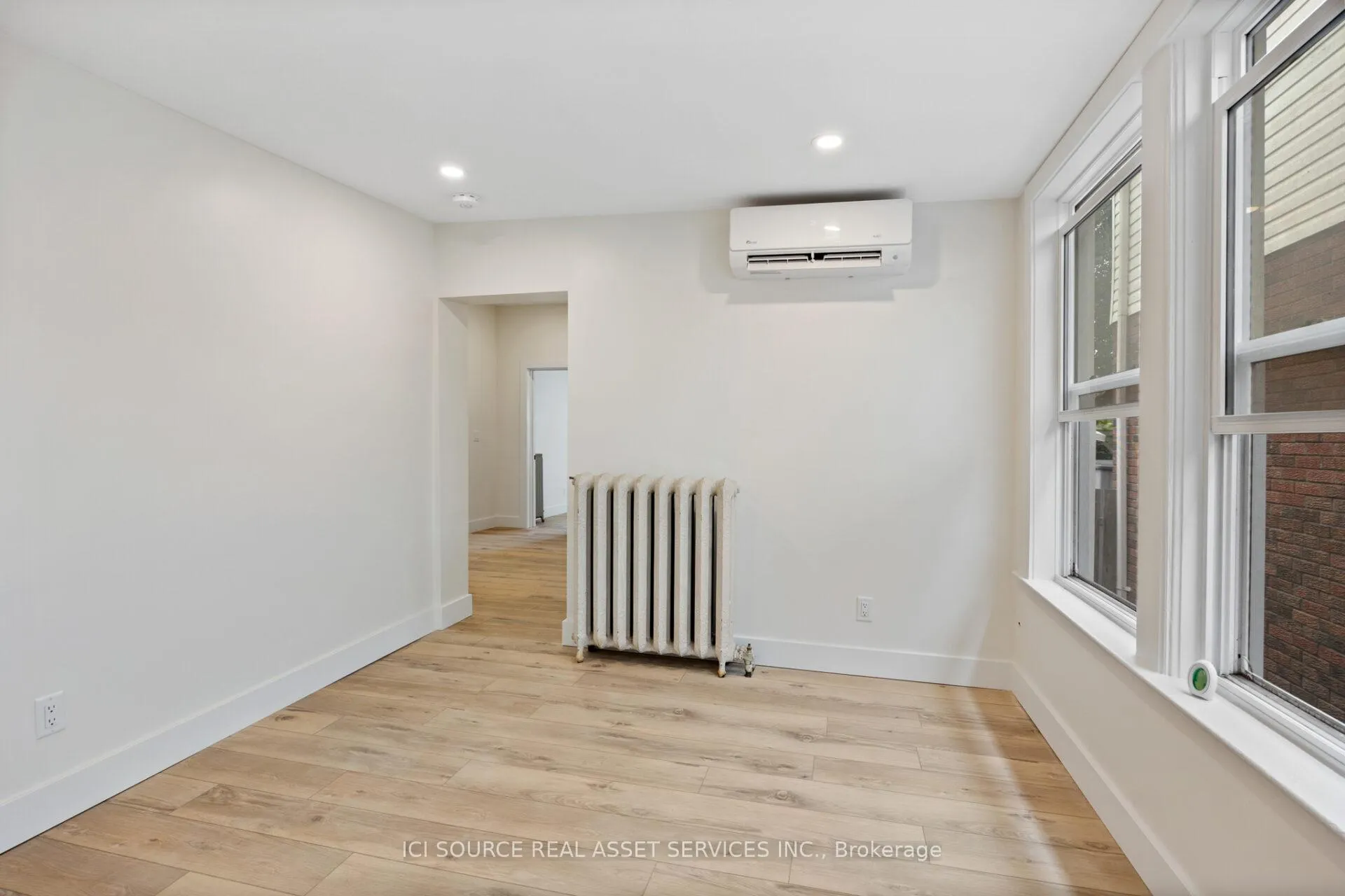 Photo 4 of Unit Unit 3, 304 Lincoln Road, Windsor, Walkerville — HOMEH